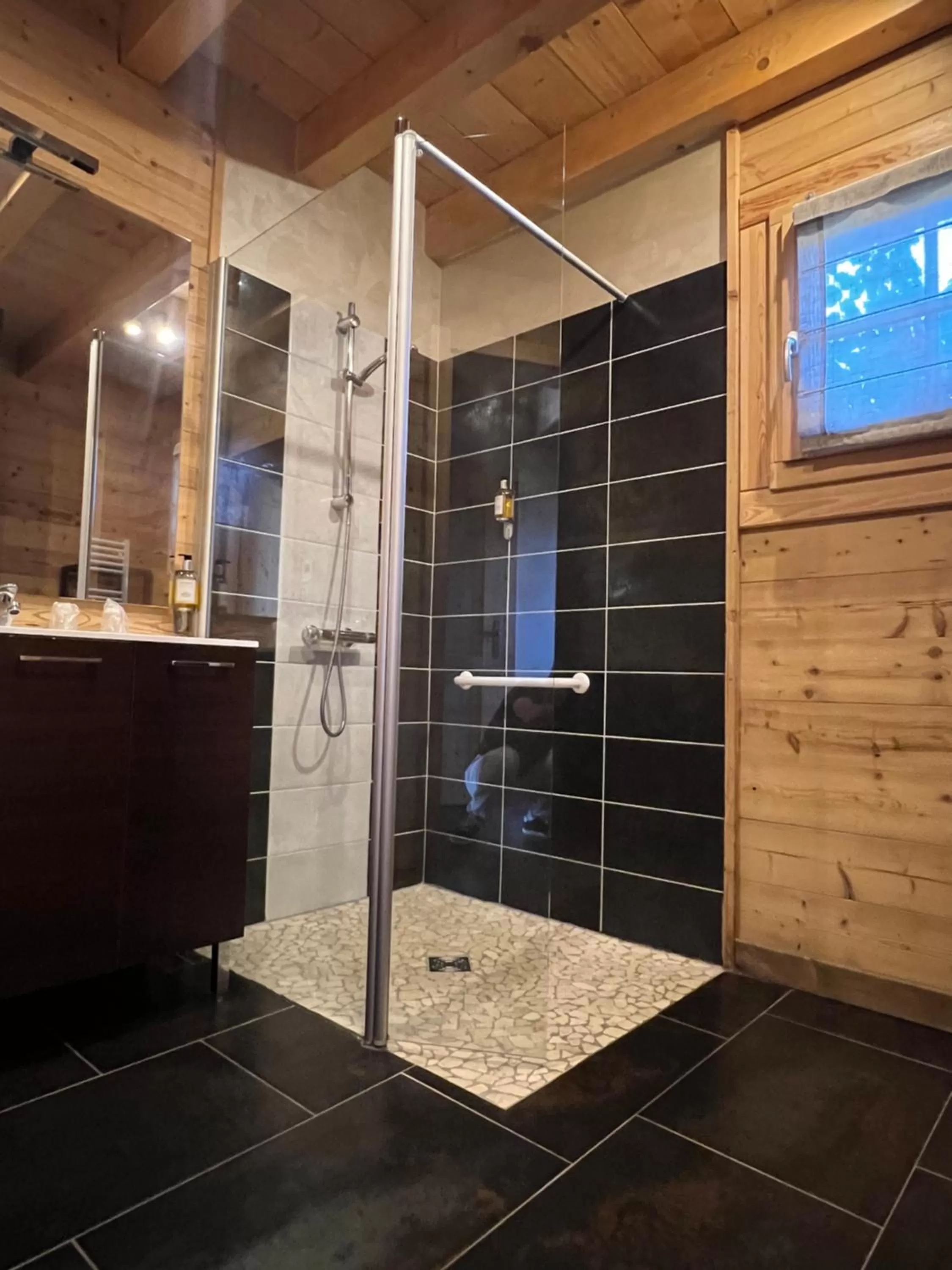 LOGIS HÔTEL, CHALETS et RESTAURANT LES CHATELMINÉS