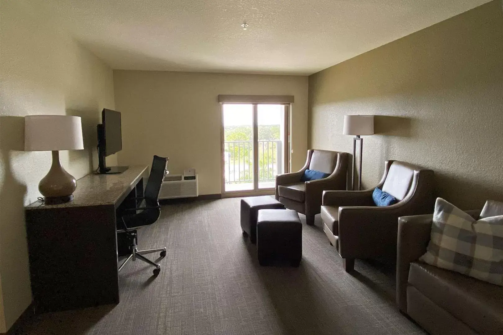 Living room, Seating Area in Ameniti Bay - Best Western Signature Collection