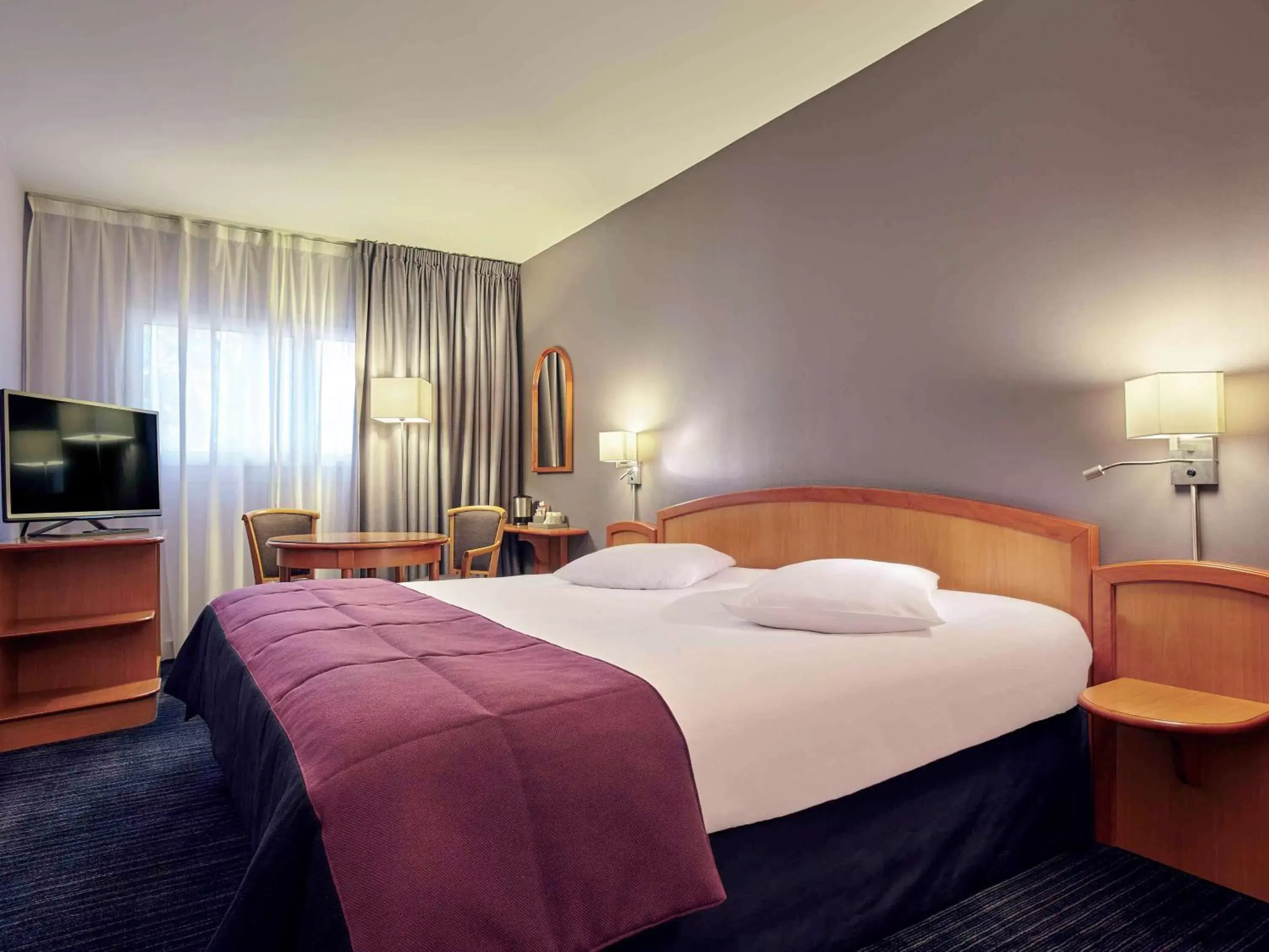 Photo of the whole room, Bed in Mercure Metz Centre