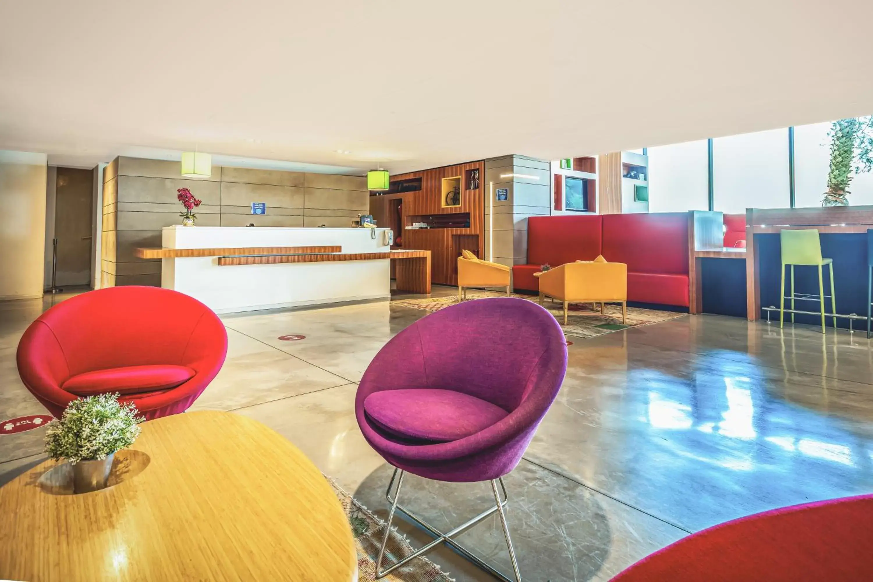 Seating area in Haifa Bay View Hotel By AFI Hotels
