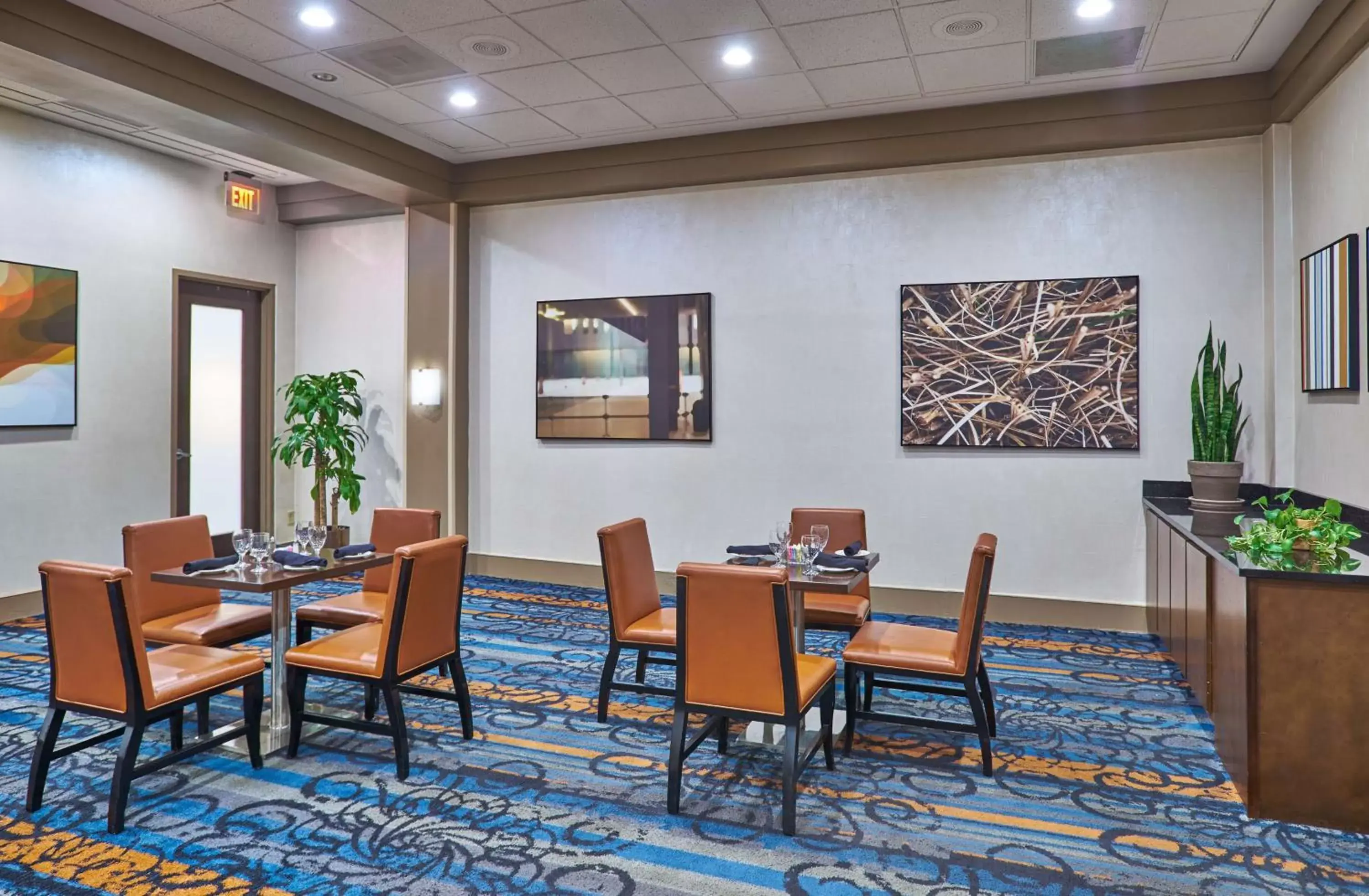 Meeting/conference room, Restaurant/Places to Eat in Hilton Knoxville