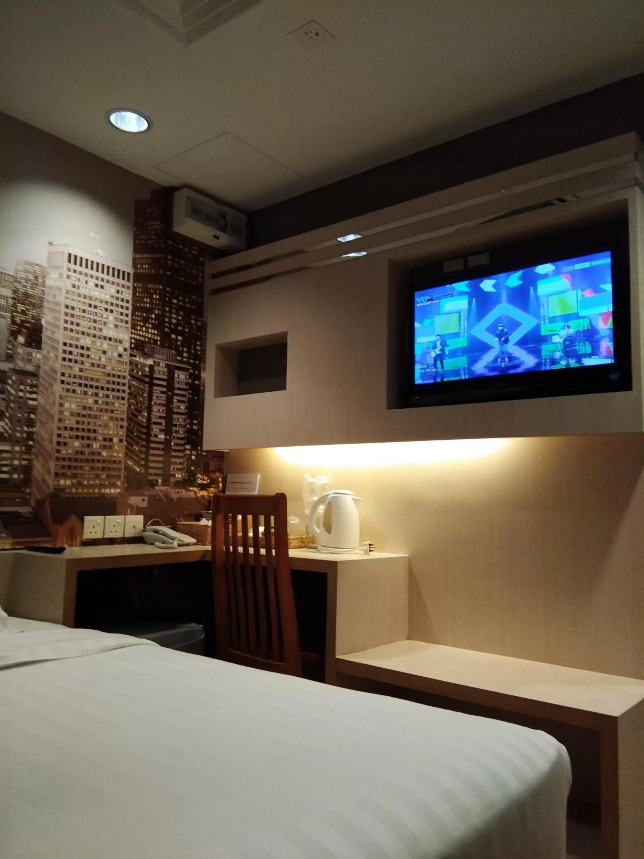 Photo of the whole room, TV/Entertainment Center in Kinabalu Daya Hotel