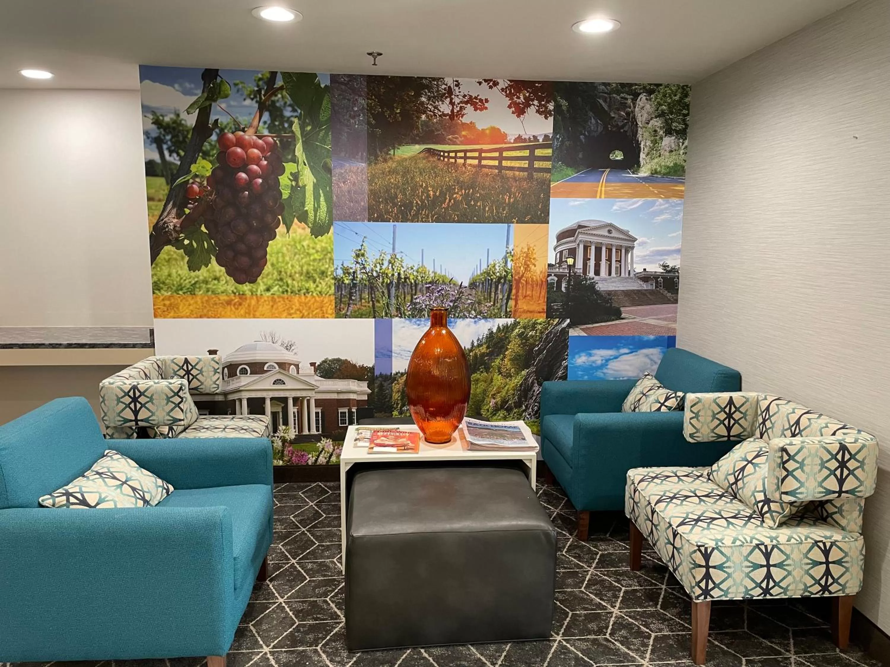 Lobby or reception in Clarion Pointe Charlottesville