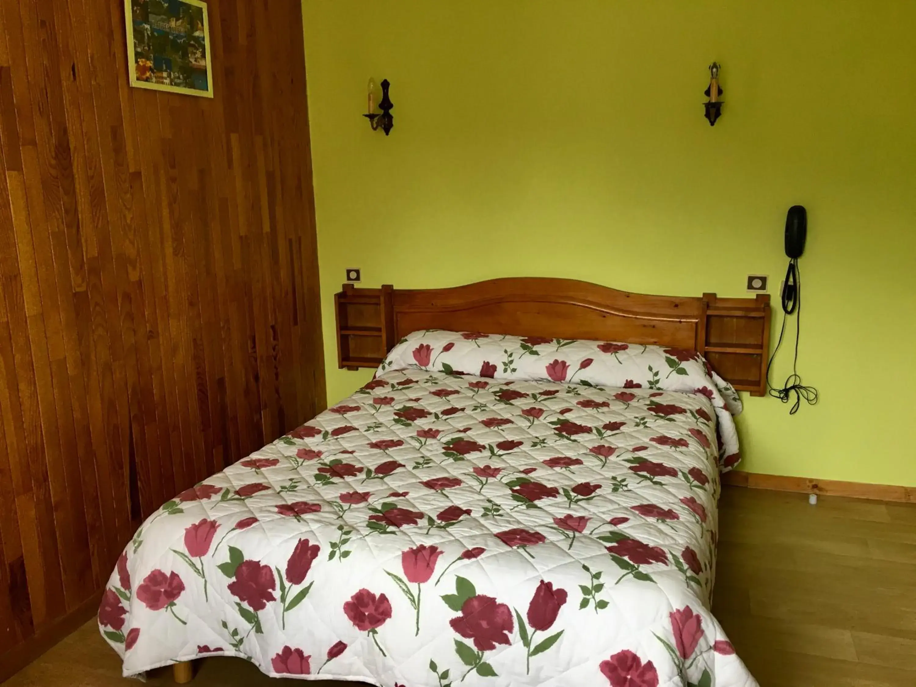 Bed in Le Catinat Fleuri