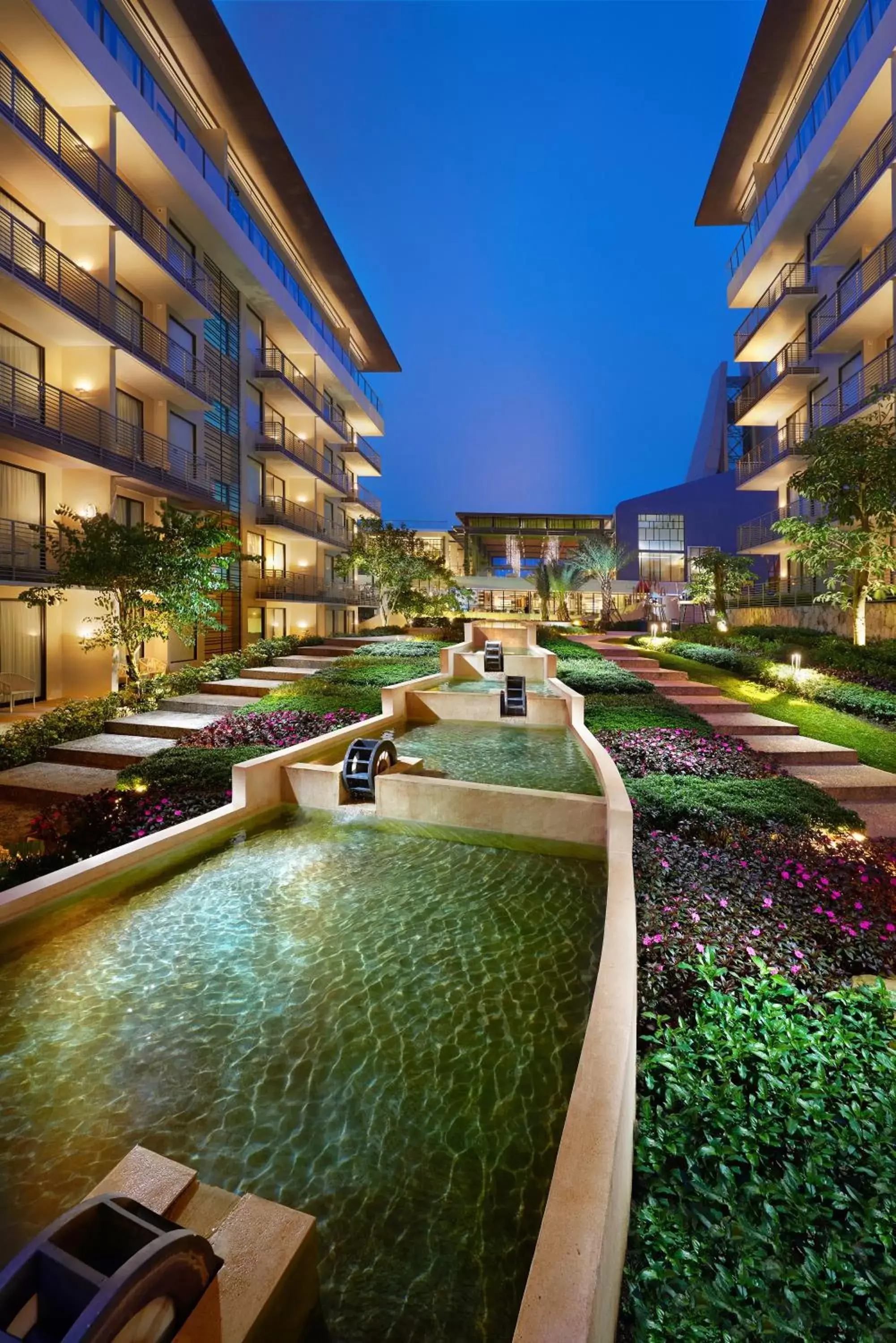 Swimming Pool in Golden Tulip Holland Resort Batu