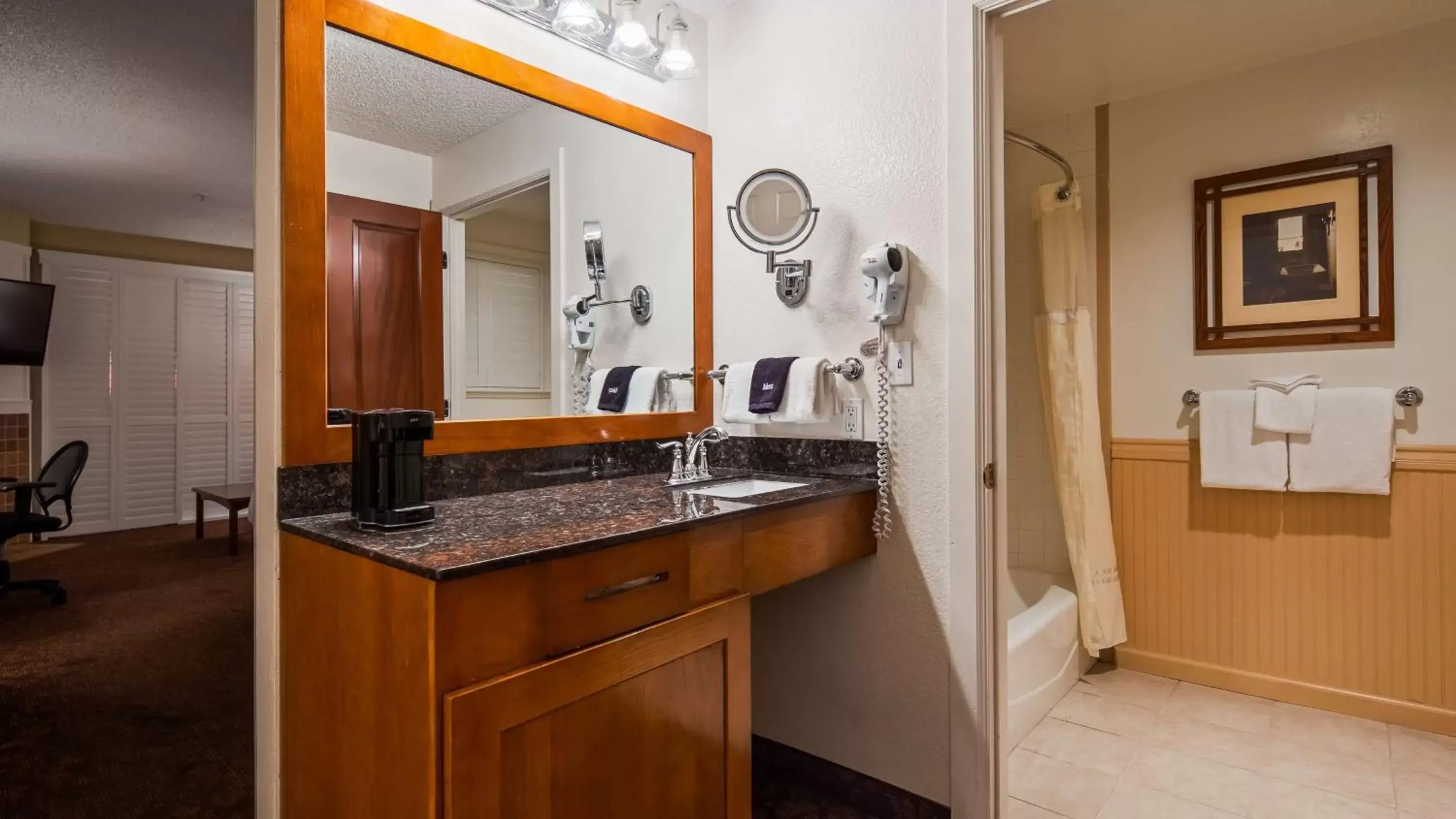 Bathroom in Best Western Sonoma Valley Inn & Krug Event Center