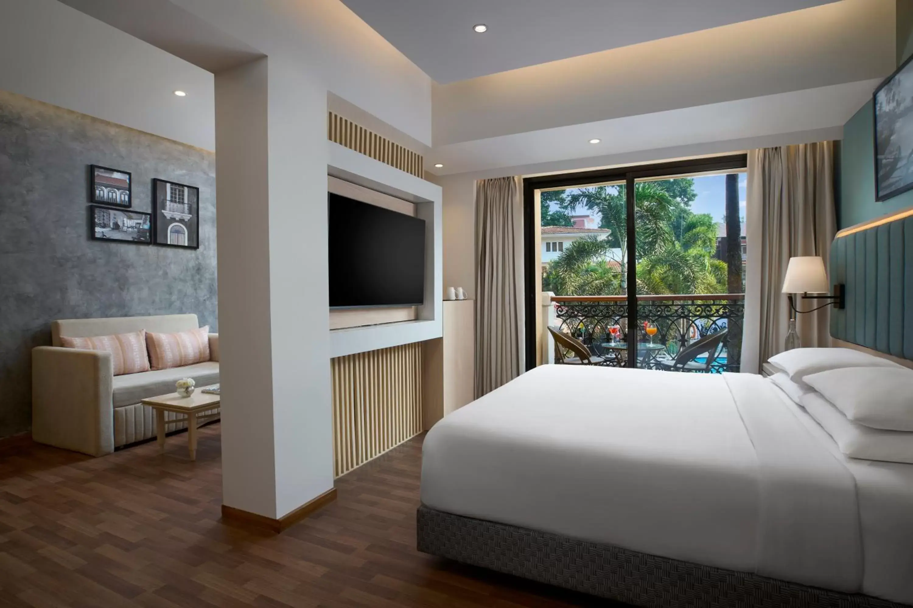 Pool view, TV/Entertainment Center in Park Inn by Radisson Goa Candolim