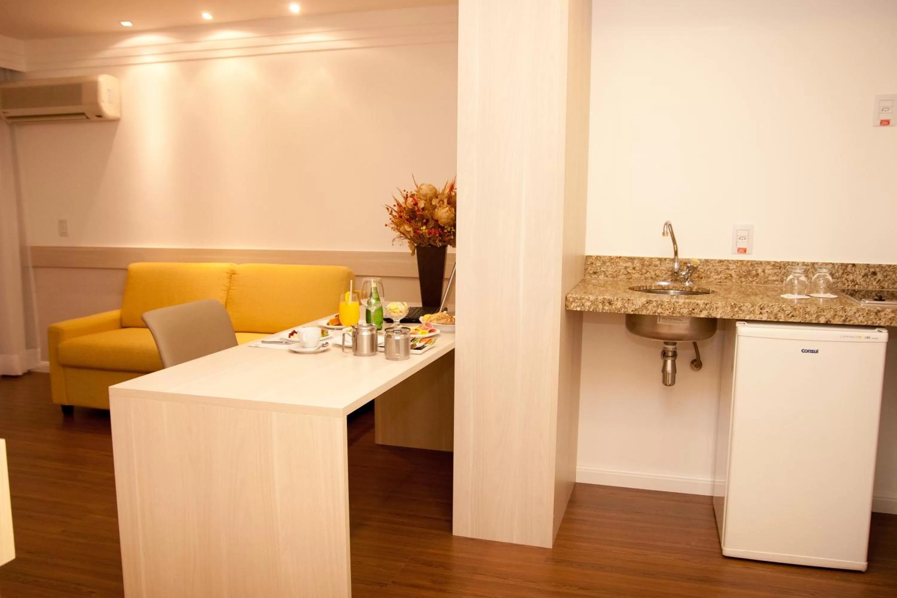 Coffee/tea facilities in Mercure Brasilia Lider