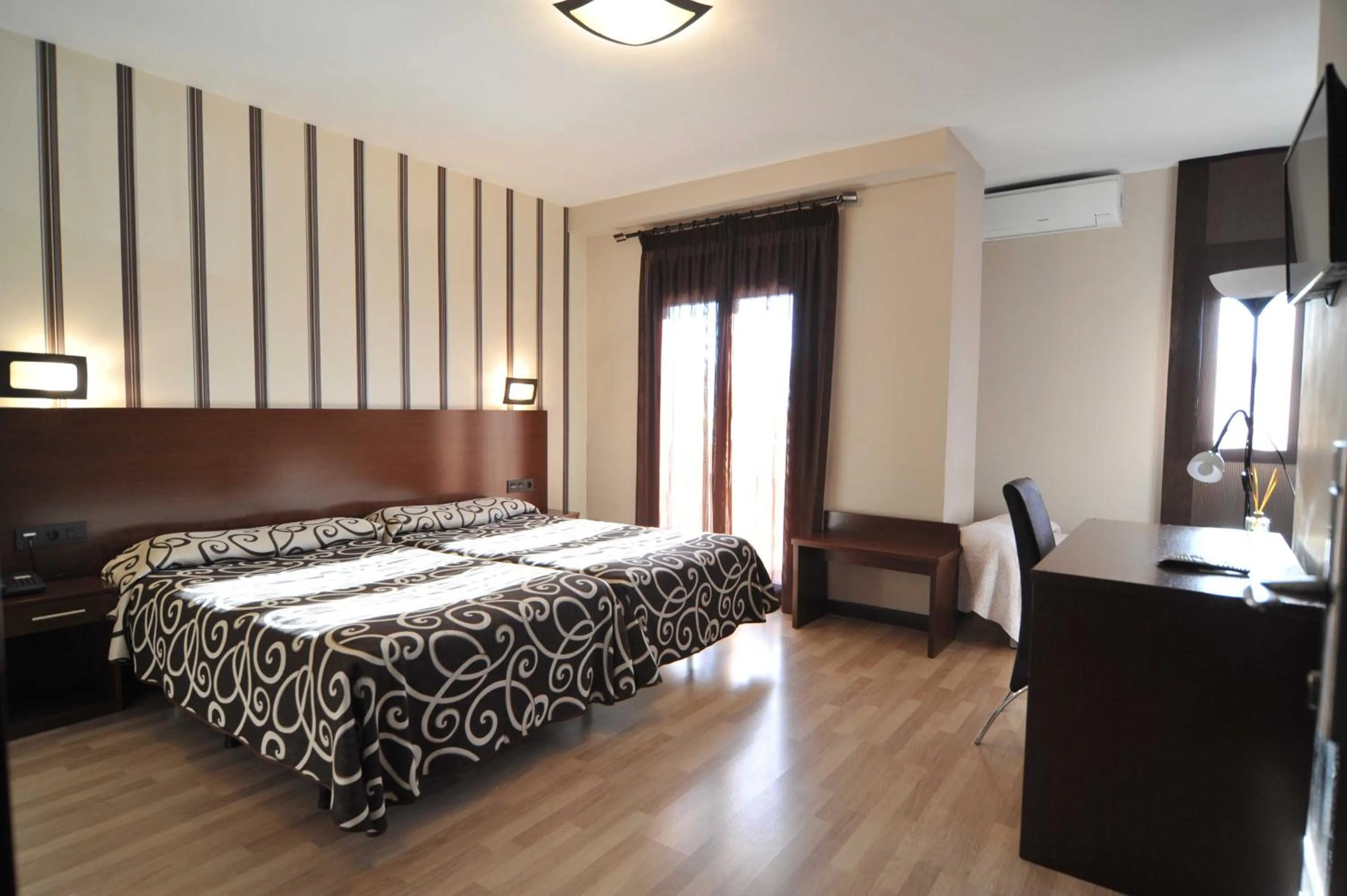 Bedroom, Bed in Hotel Ciudad de Plasencia