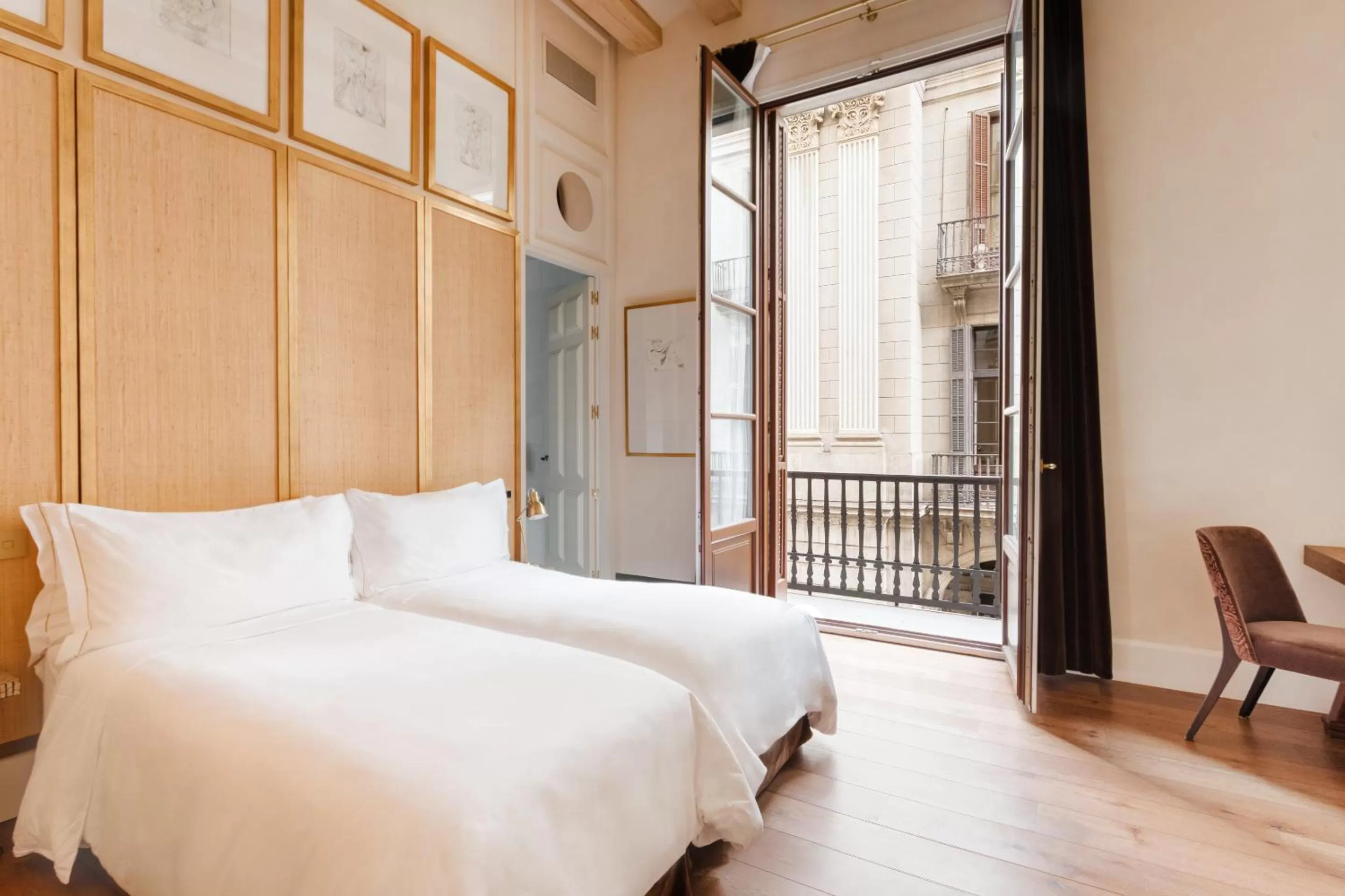 Superior Twin Room in DO Plaça Reial Hotel Gothic Quarter, Sonder by Marriott Bonvoy