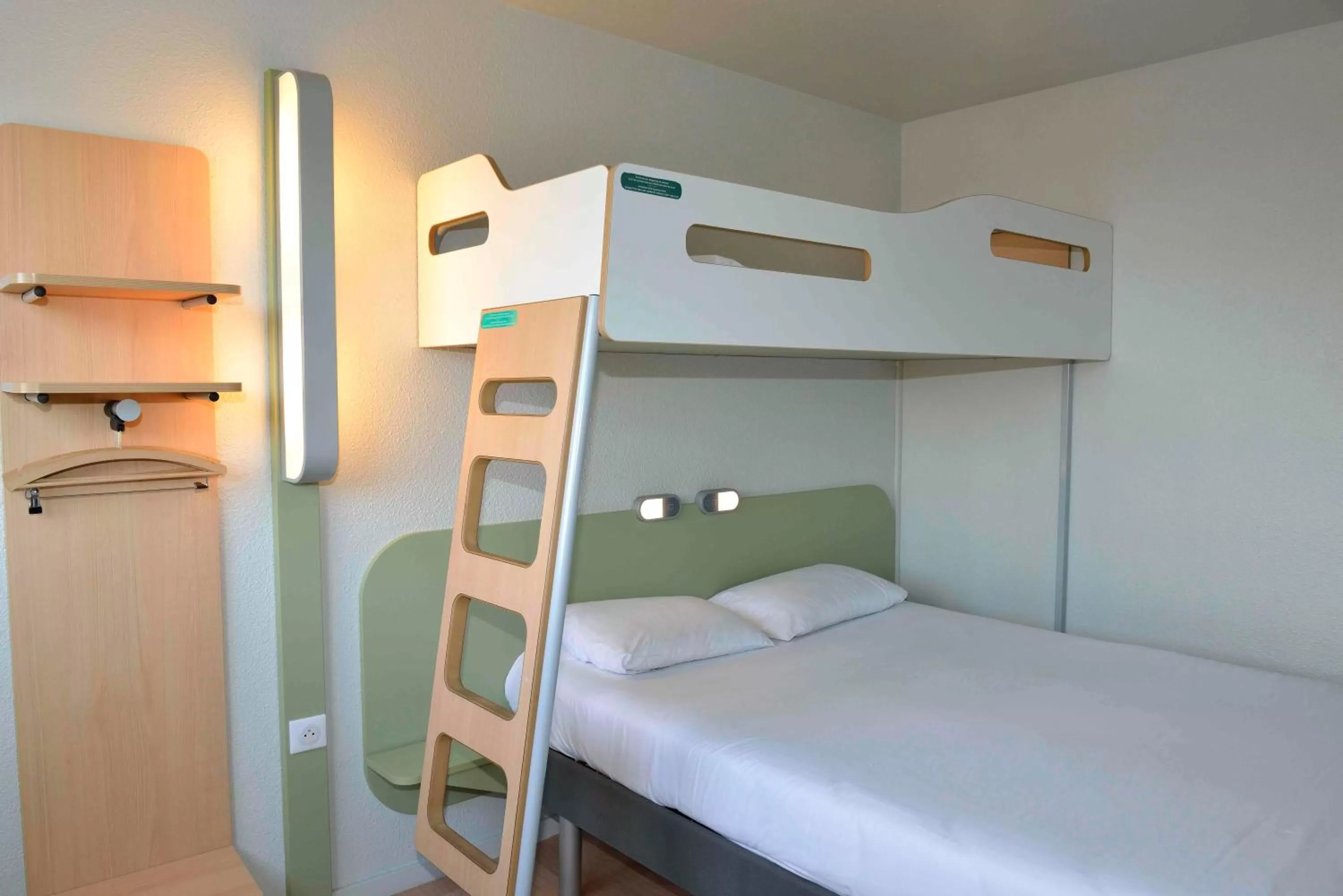 Bed in ibis budget Bordeaux Lac