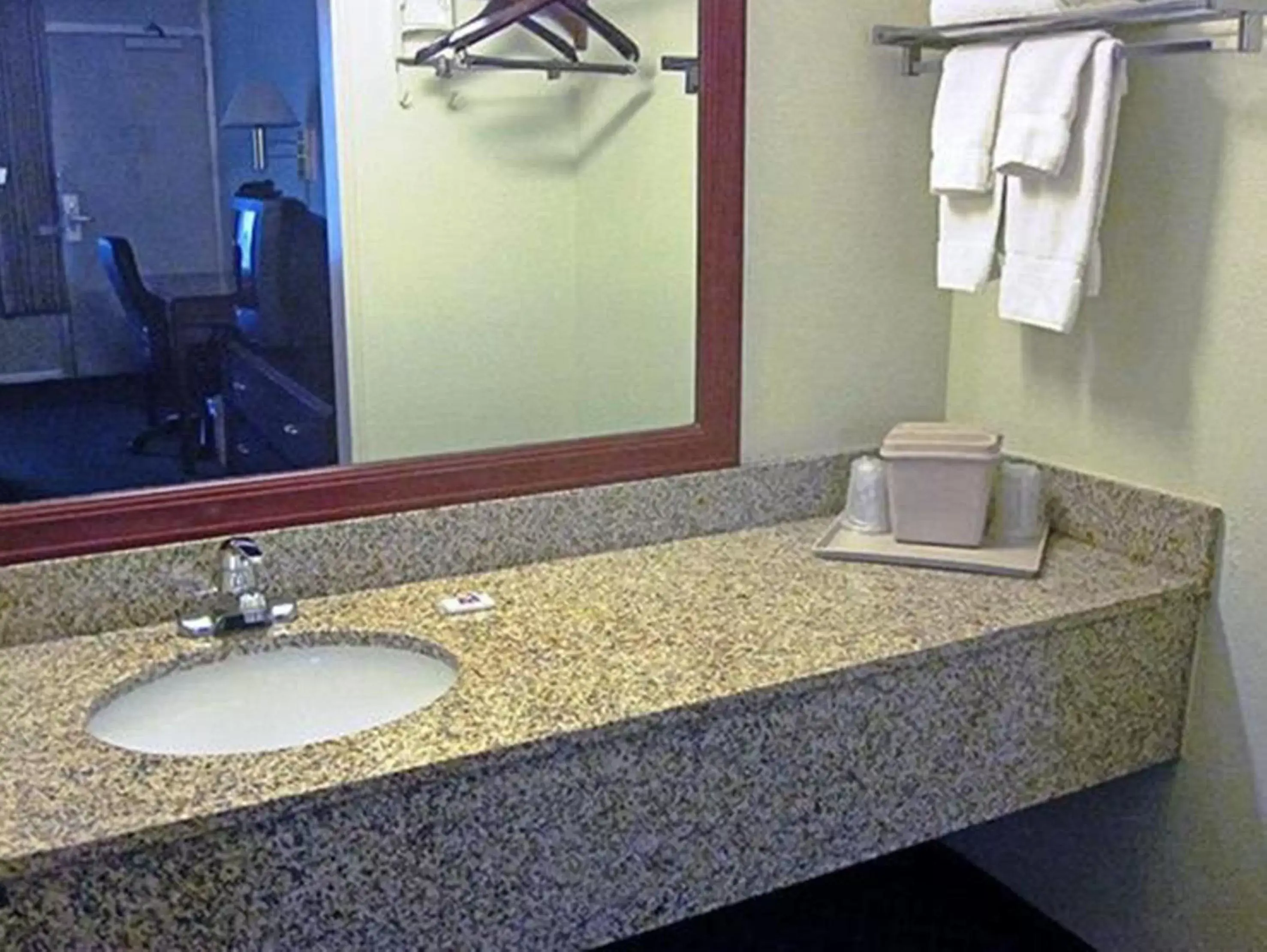 Bathroom in Motel 6-Houston, TX - East