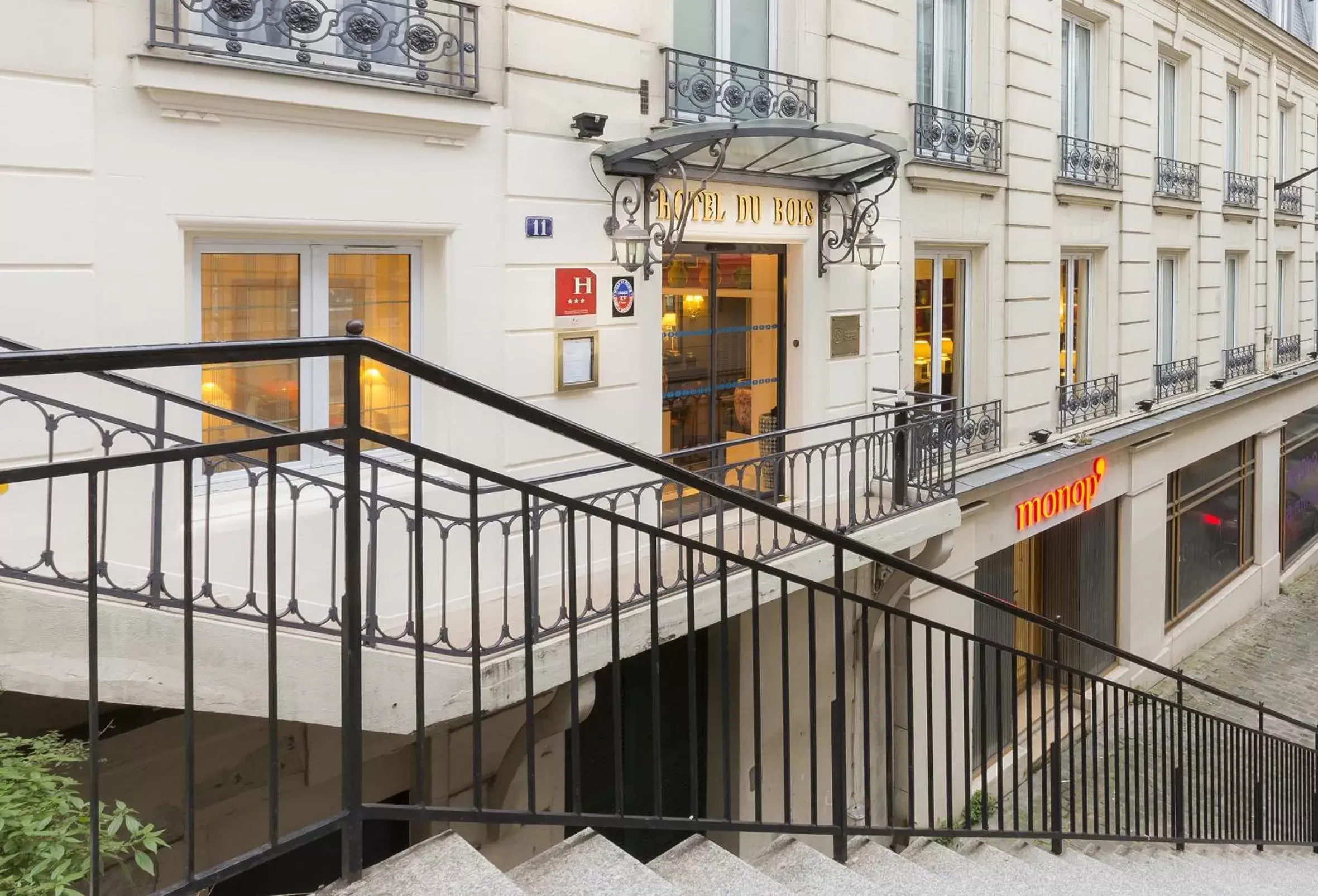 Facade/entrance in Hôtel Du Bois Champs-Elysées