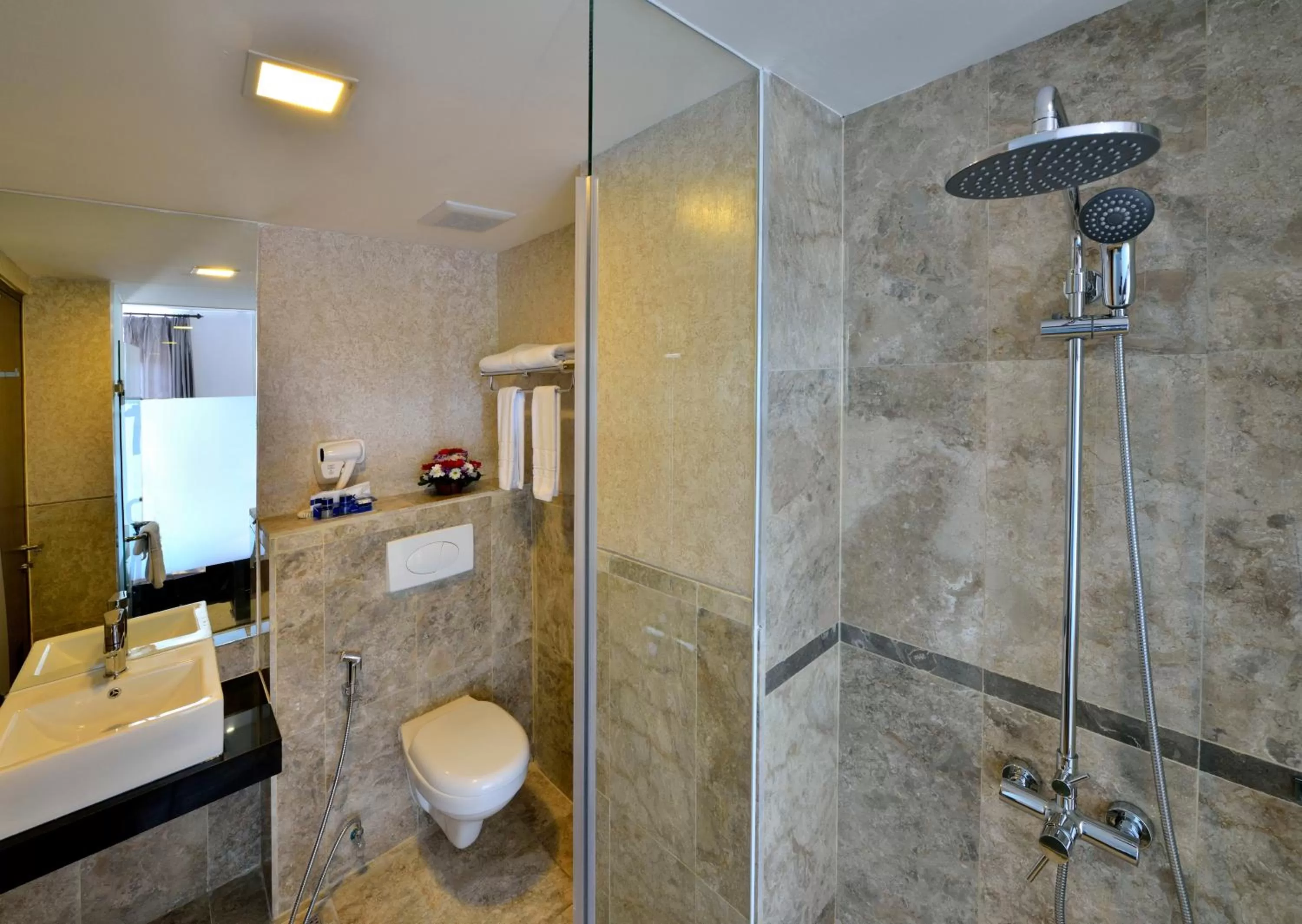 Shower in Serela Merdeka by KAGUM Hotels