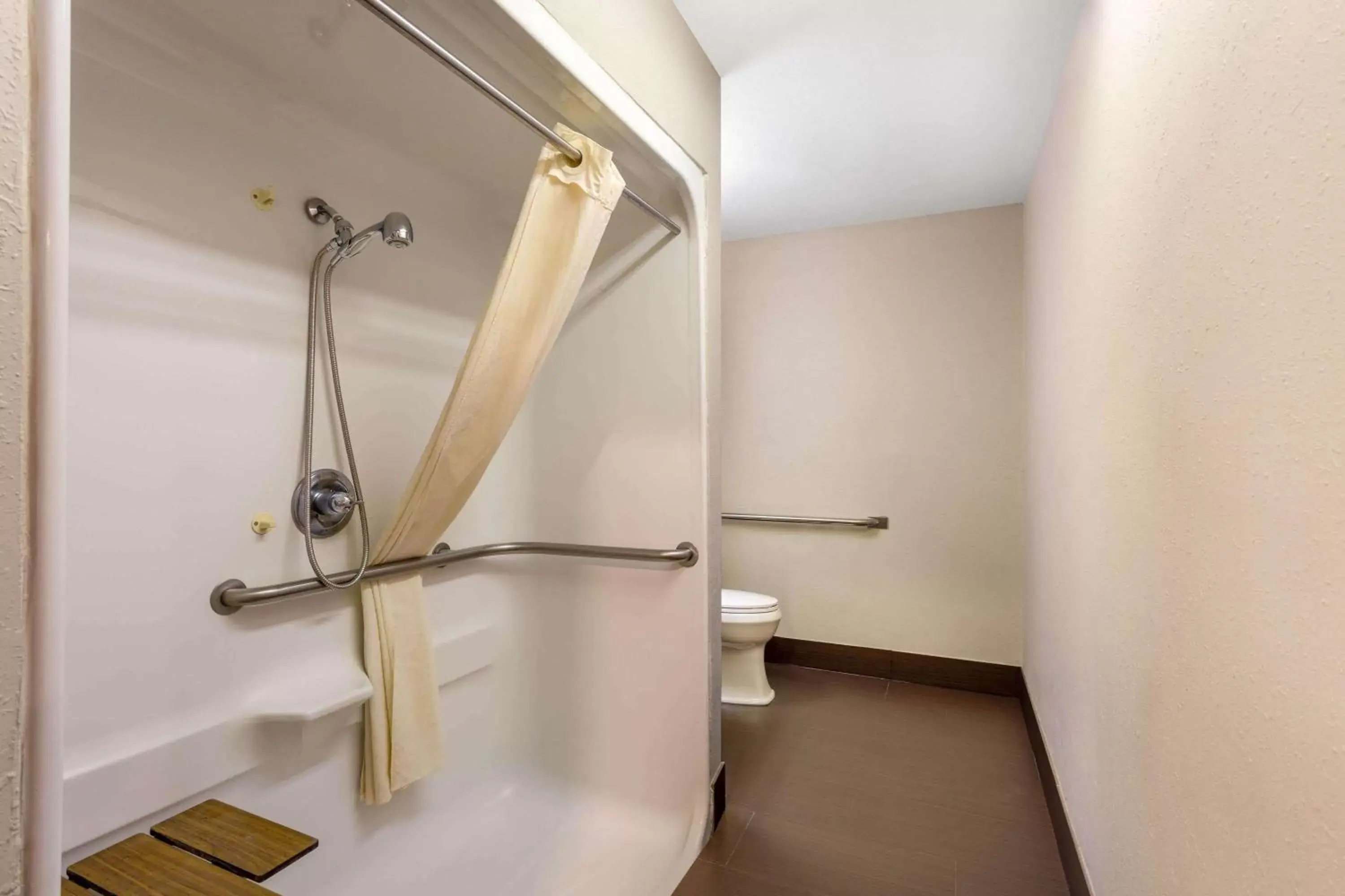 Bathroom in Microtel Inn & Suites by Wyndham Matthews/Charlotte