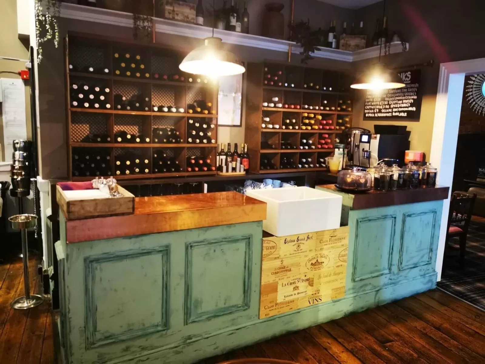 Restaurant/places to eat in White Horse