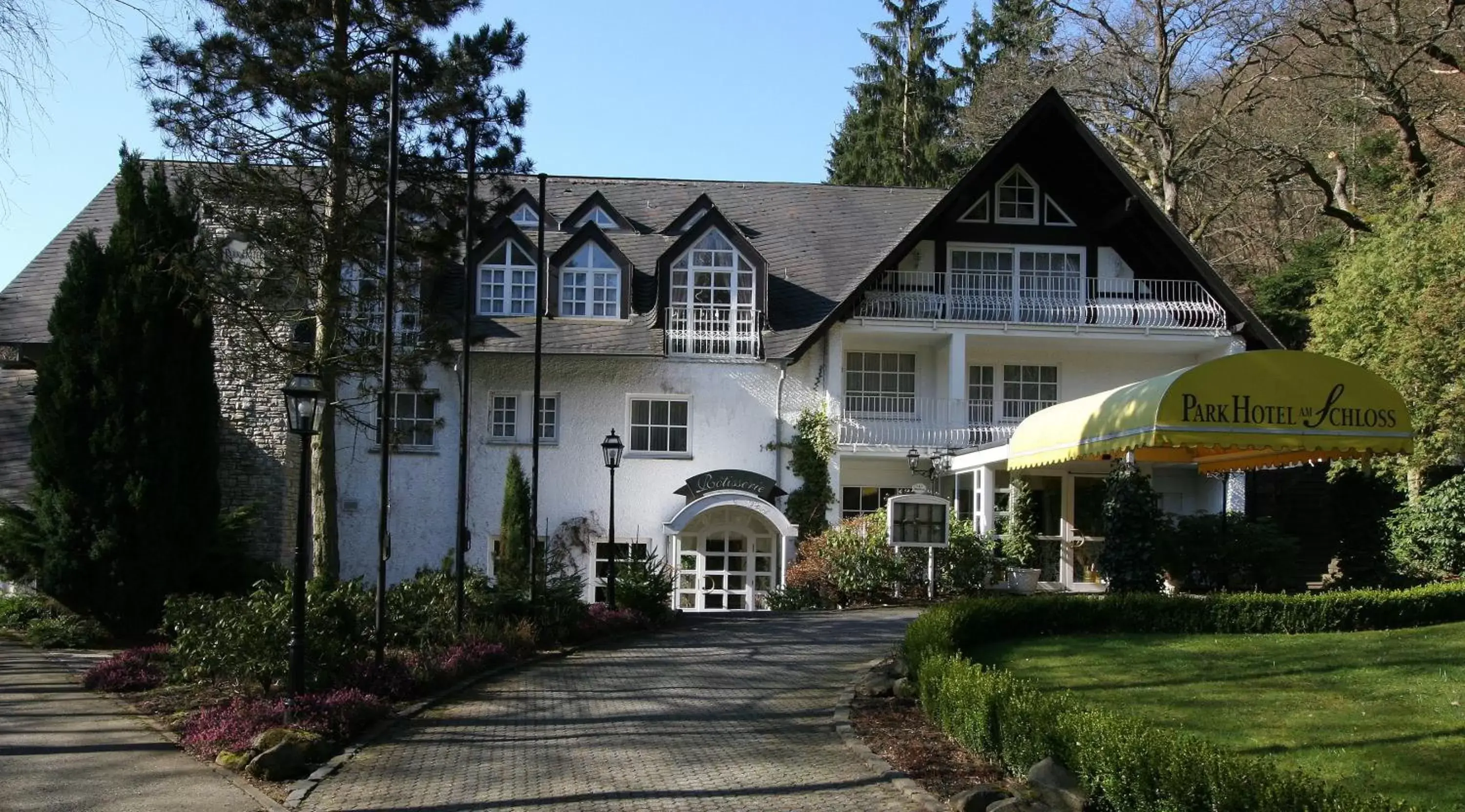 Facade/entrance, Property Building in Park Hotel am Schloss