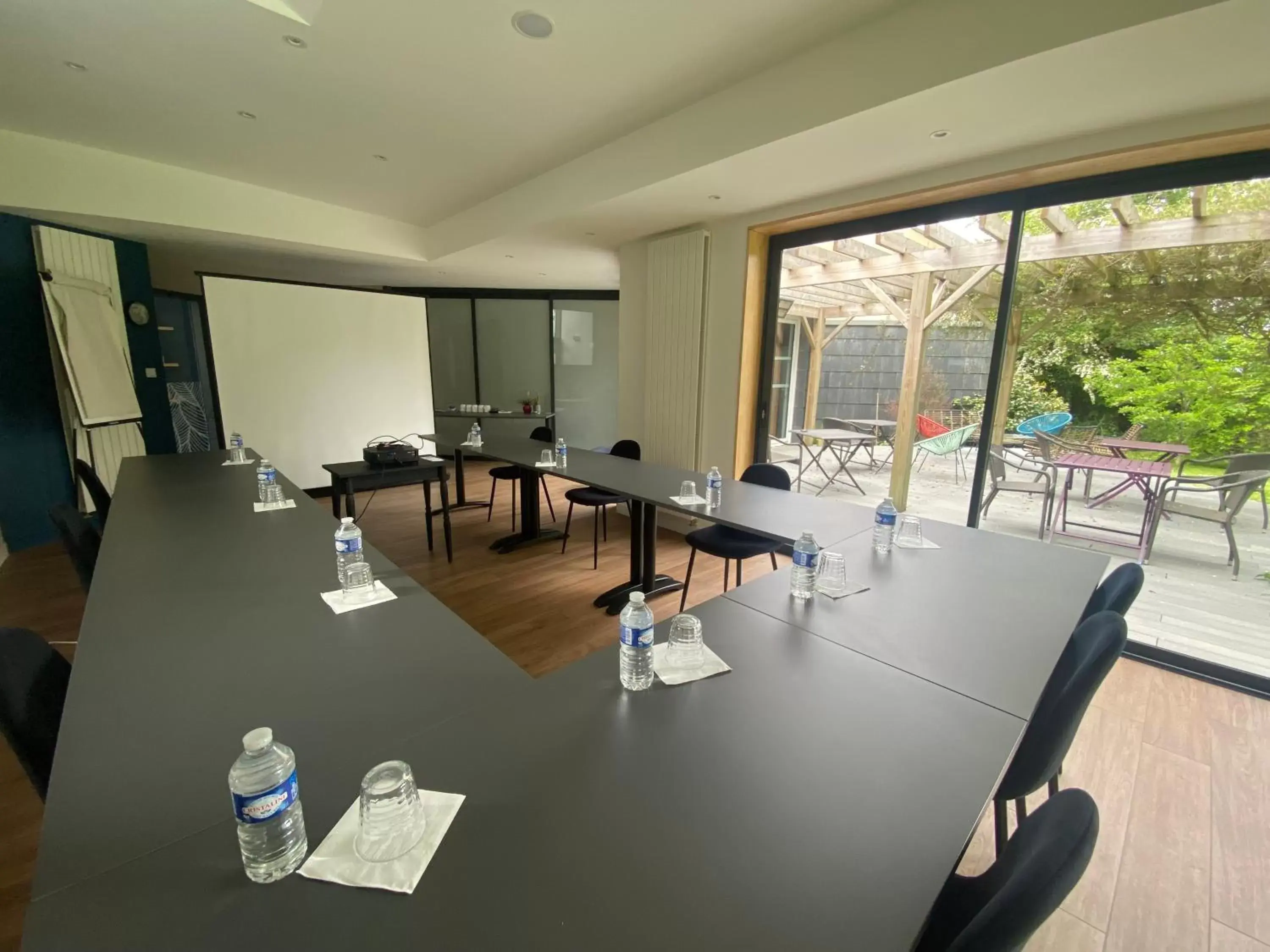 Business facilities in Le Clos Du Pontic Logis et Cit'Hotel