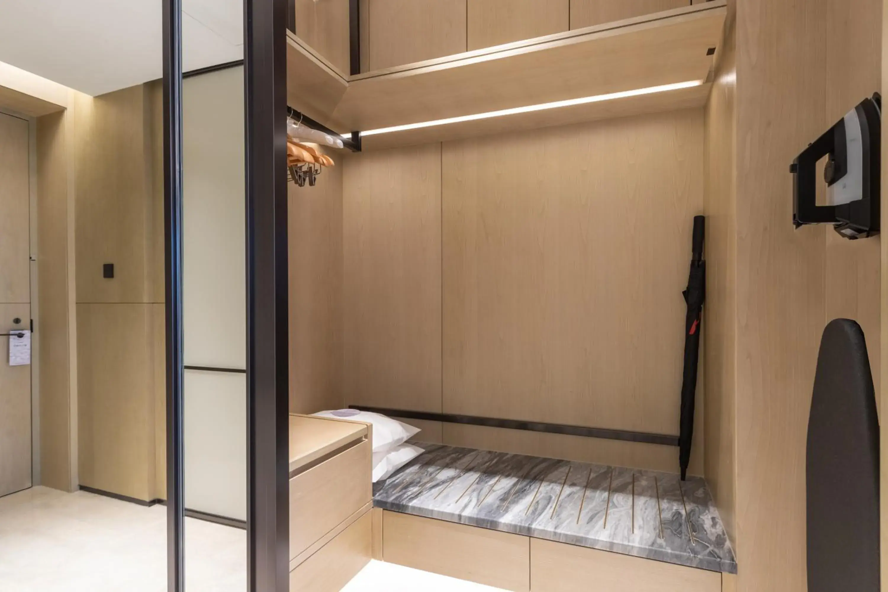 wardrobe, Bed in Zhuhai Marriott Hotel Jinwan