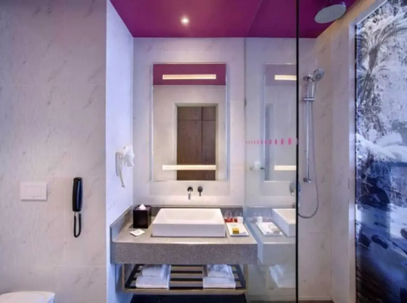 Bathroom in Avangio Hotel