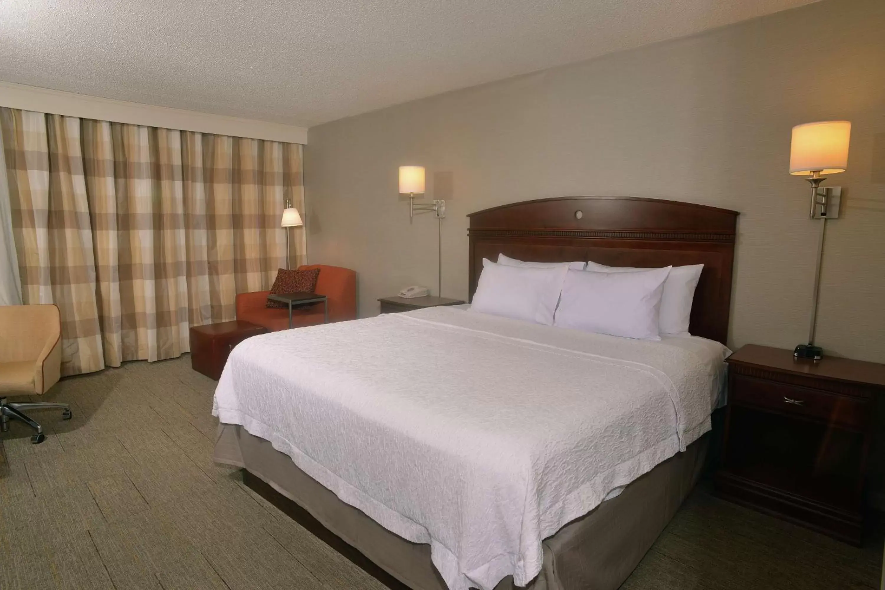 Bedroom, Bed in Hampton Inn Springfield-South Bedroom, Bed in Hampton Inn Springfield-South