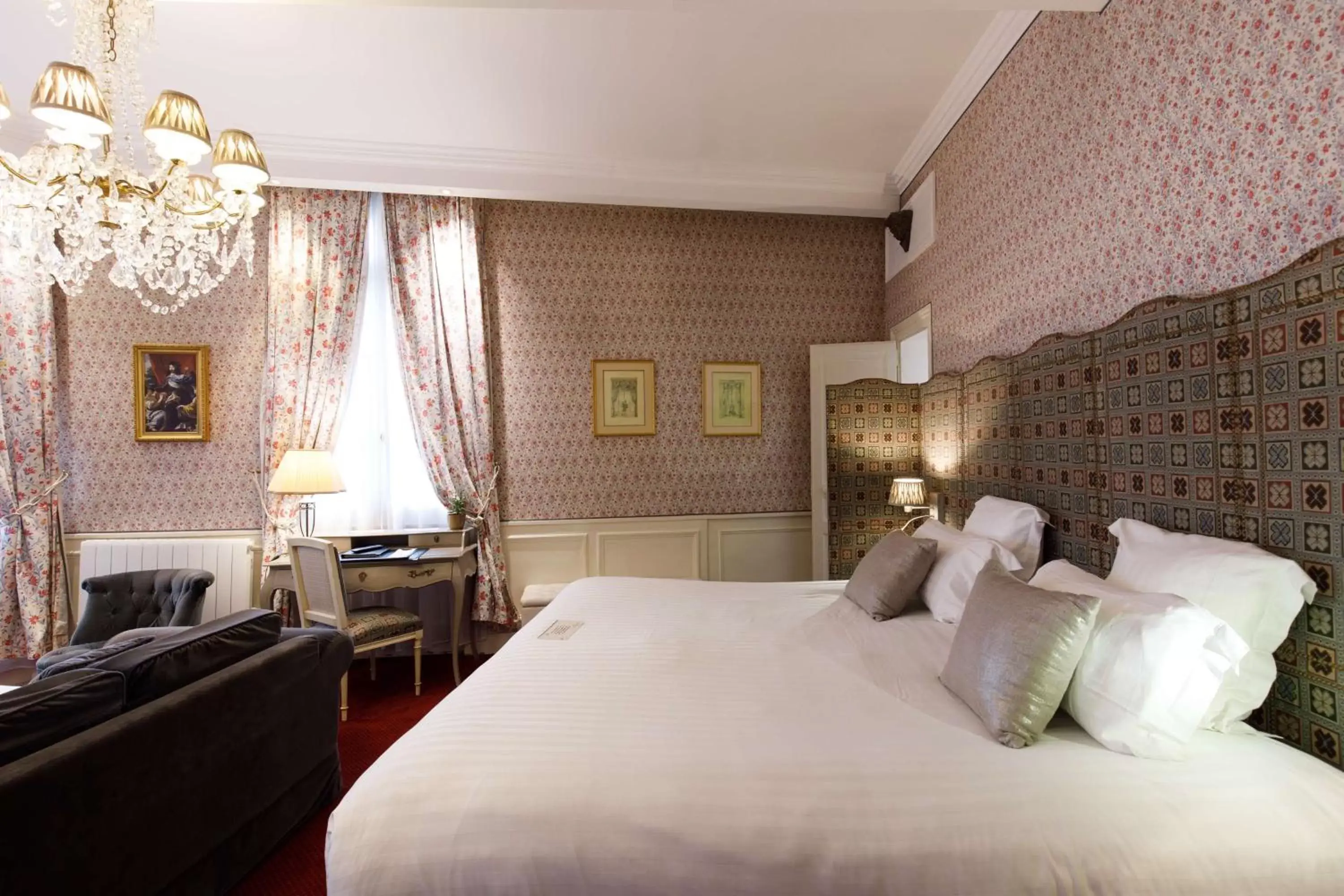 Bedroom, Bed in Best Western Premier Grand Monarque Hotel & Spa