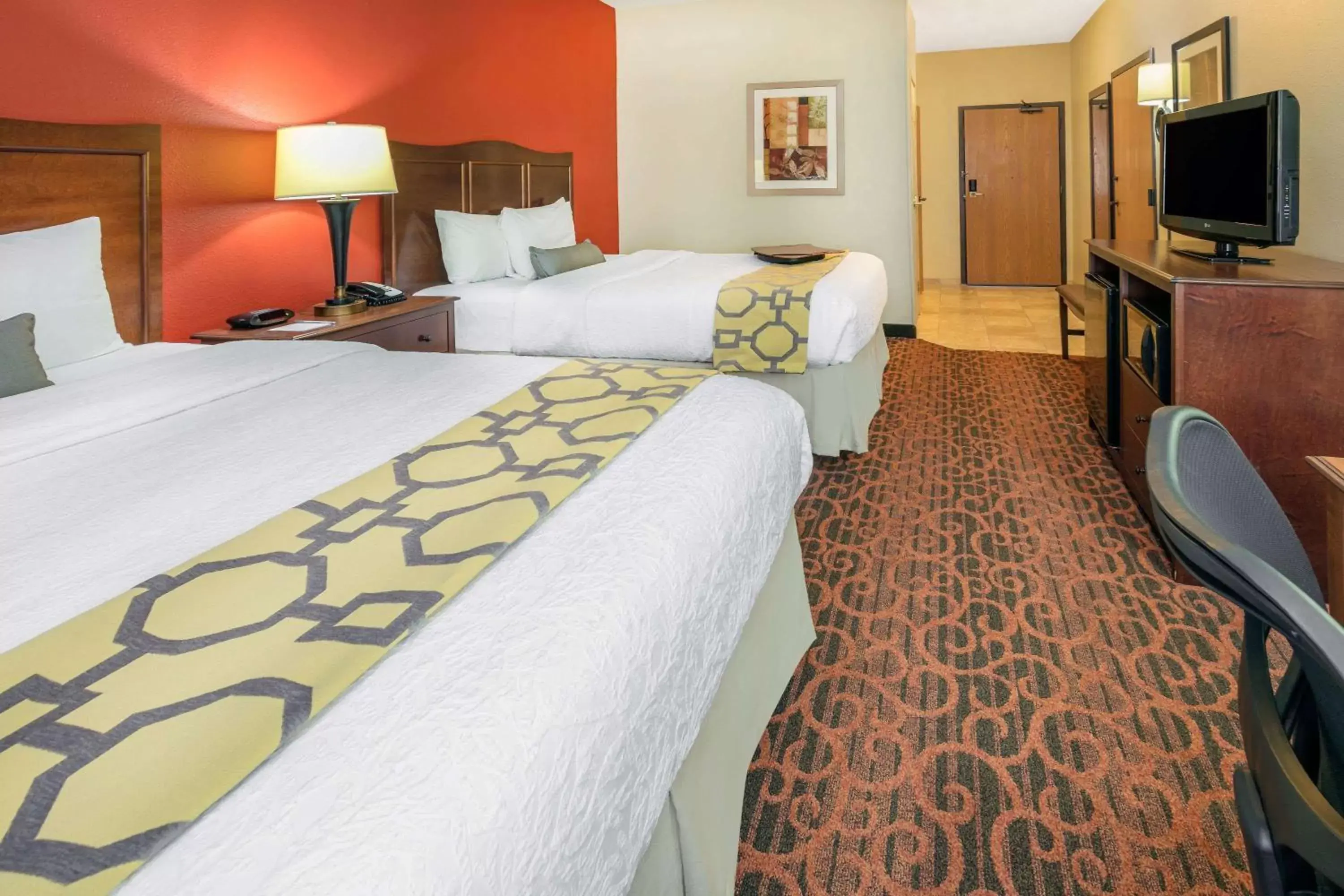 Photo of the whole room, Bed in Baymont by Wyndham Oklahoma City/Quail Springs