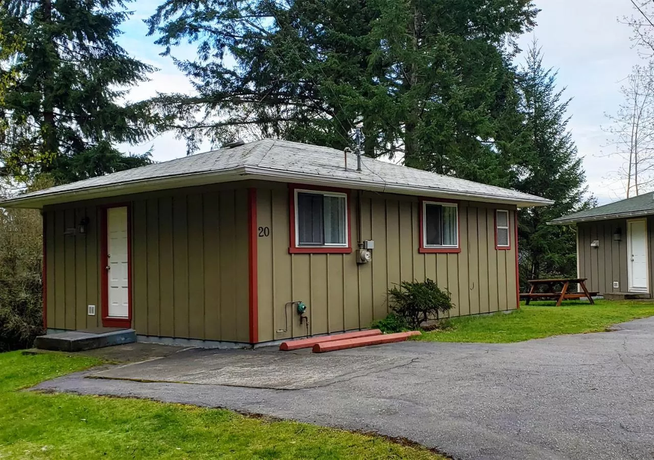 Facade/entrance, Property Building in Malahat Bungalows Motel