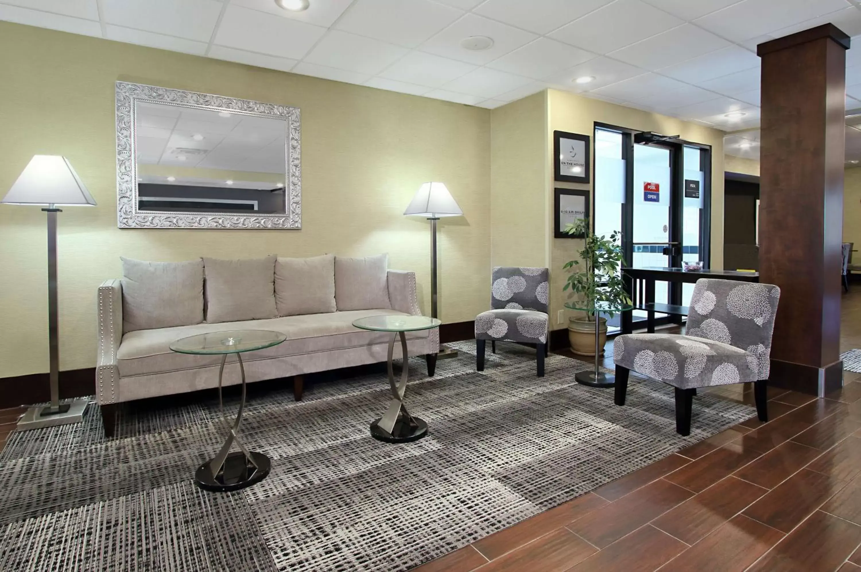 Property building, Seating Area in Hampton Inn Ashtabula