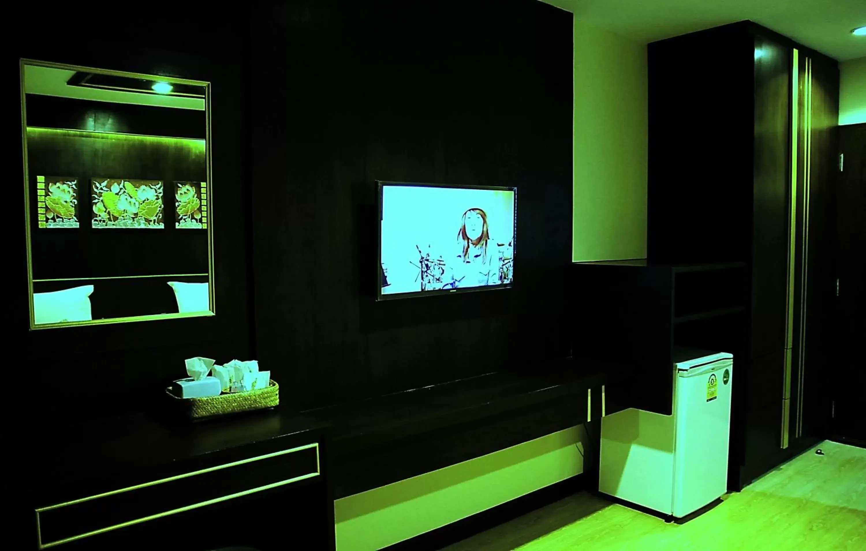 Photo of the whole room, TV/Entertainment Center in Metro Hotel & Spa