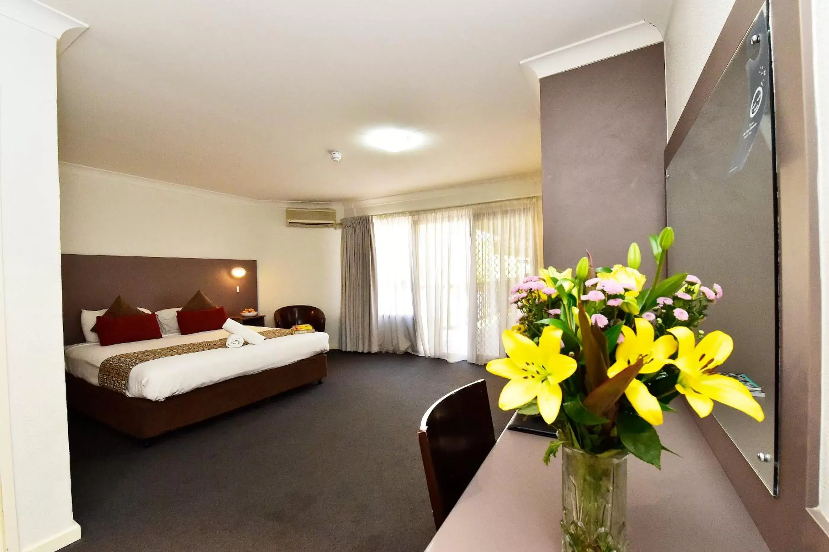Bedroom, Room Photo in Diplomat Hotel Alice Springs