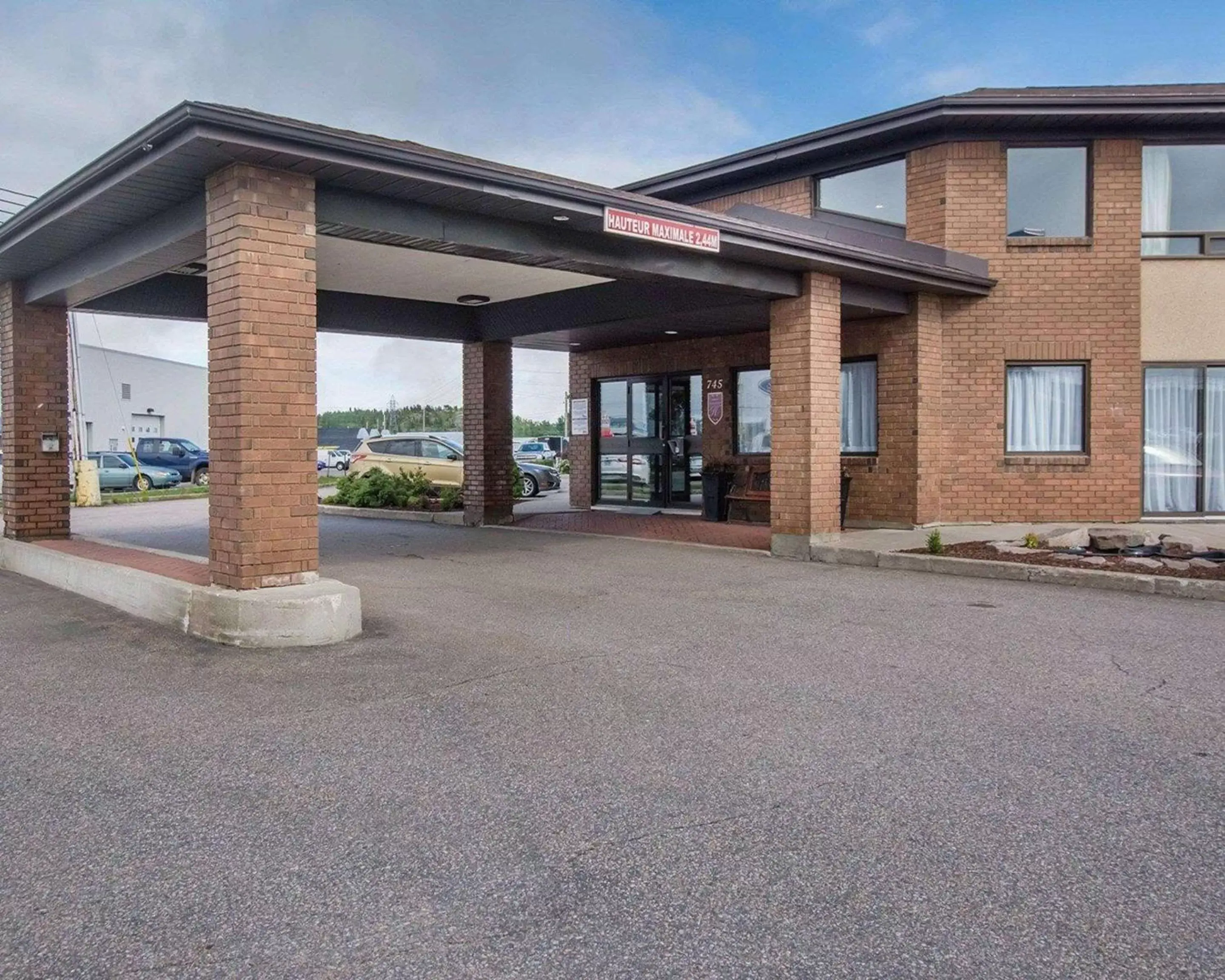 Property building in Comfort Inn Baie-Comeau Property building in Comfort Inn Baie-Comeau