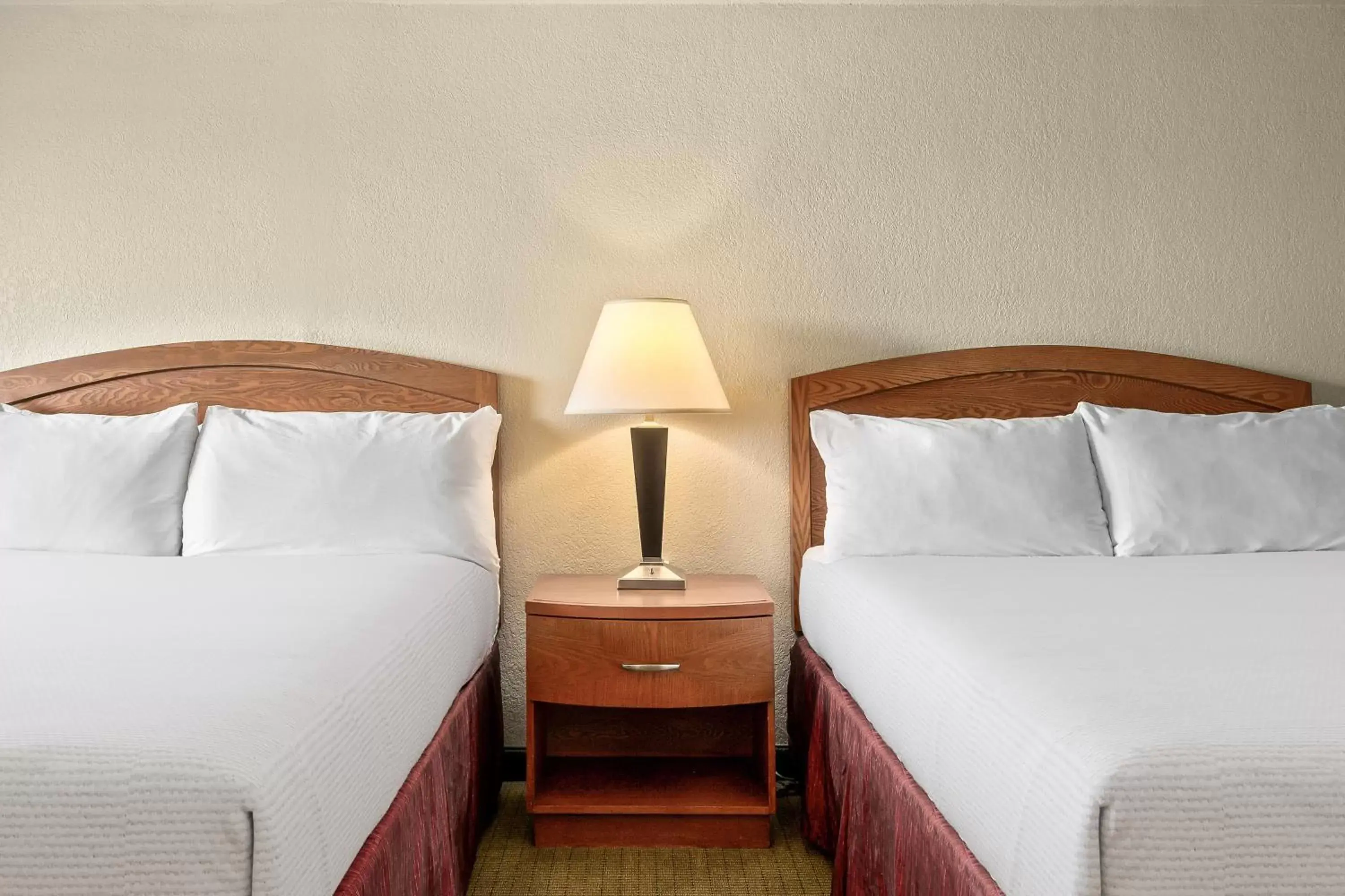 Queen Room with Two Queen Beds in Golden Sails Hotel Queen Room with Two Queen Beds in Golden Sails Hotel