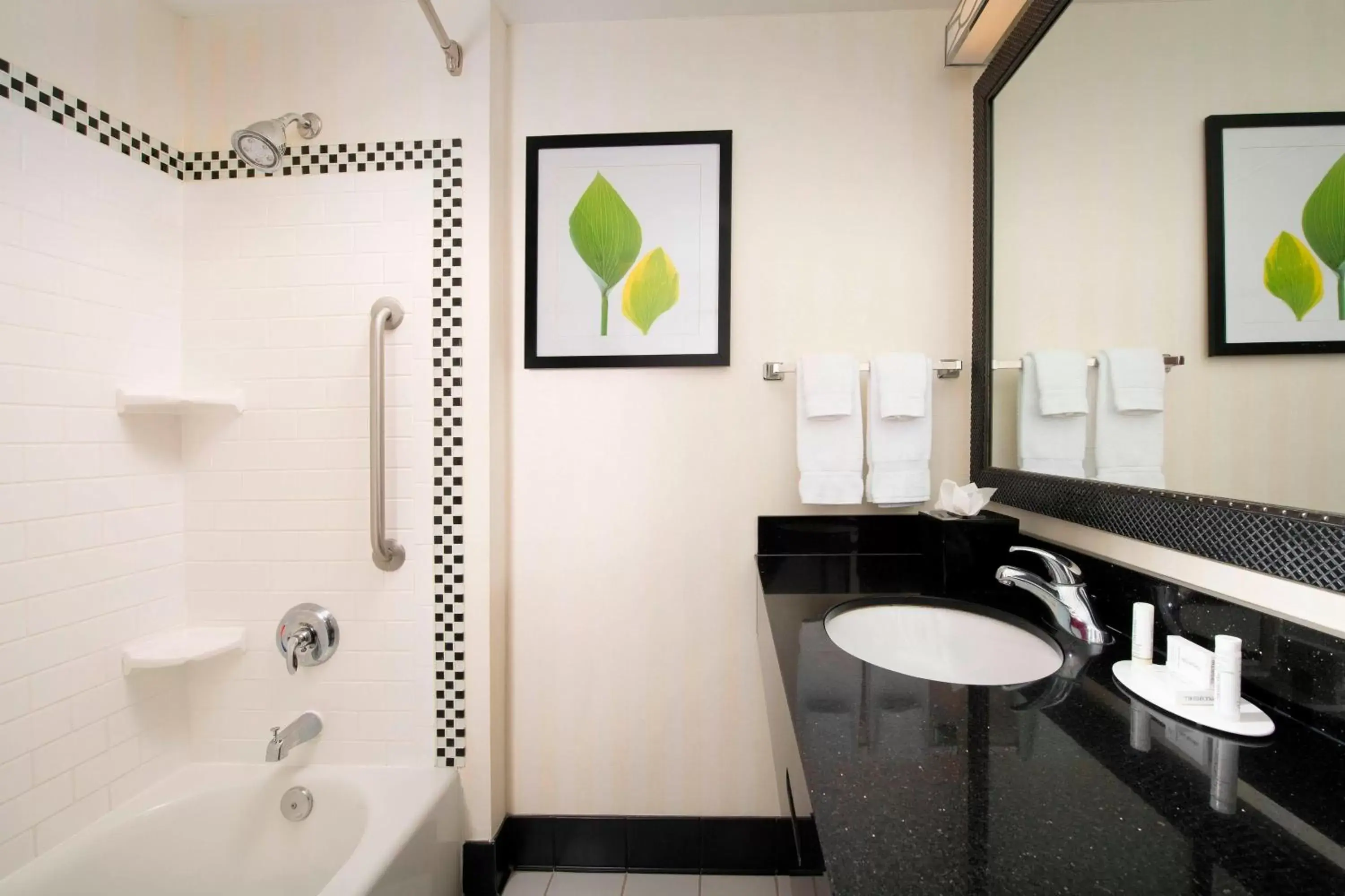 Bathroom in Fairfield Inn & Suites by Marriott Miami Airport South