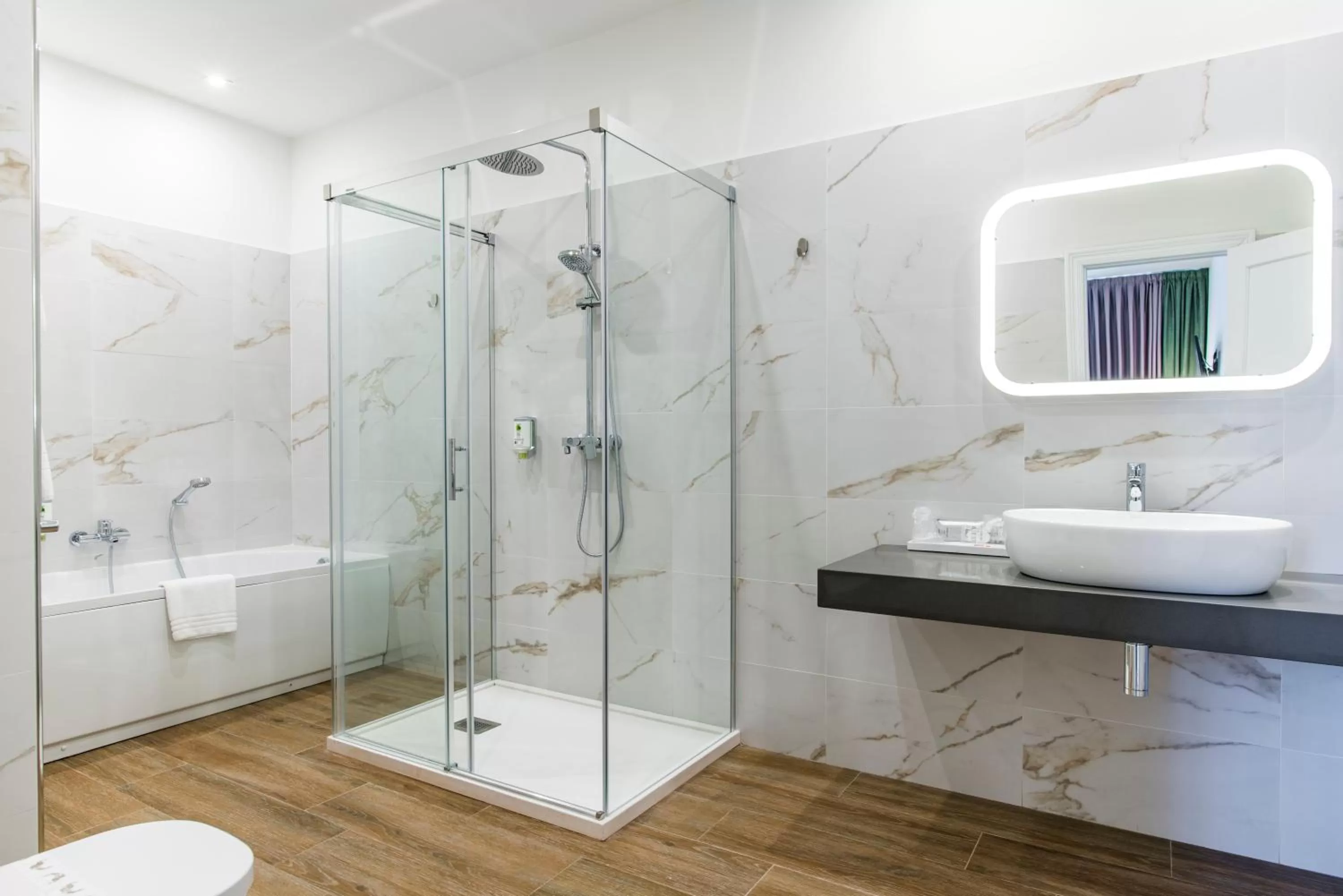 Shower in Hotel Santa Cruz