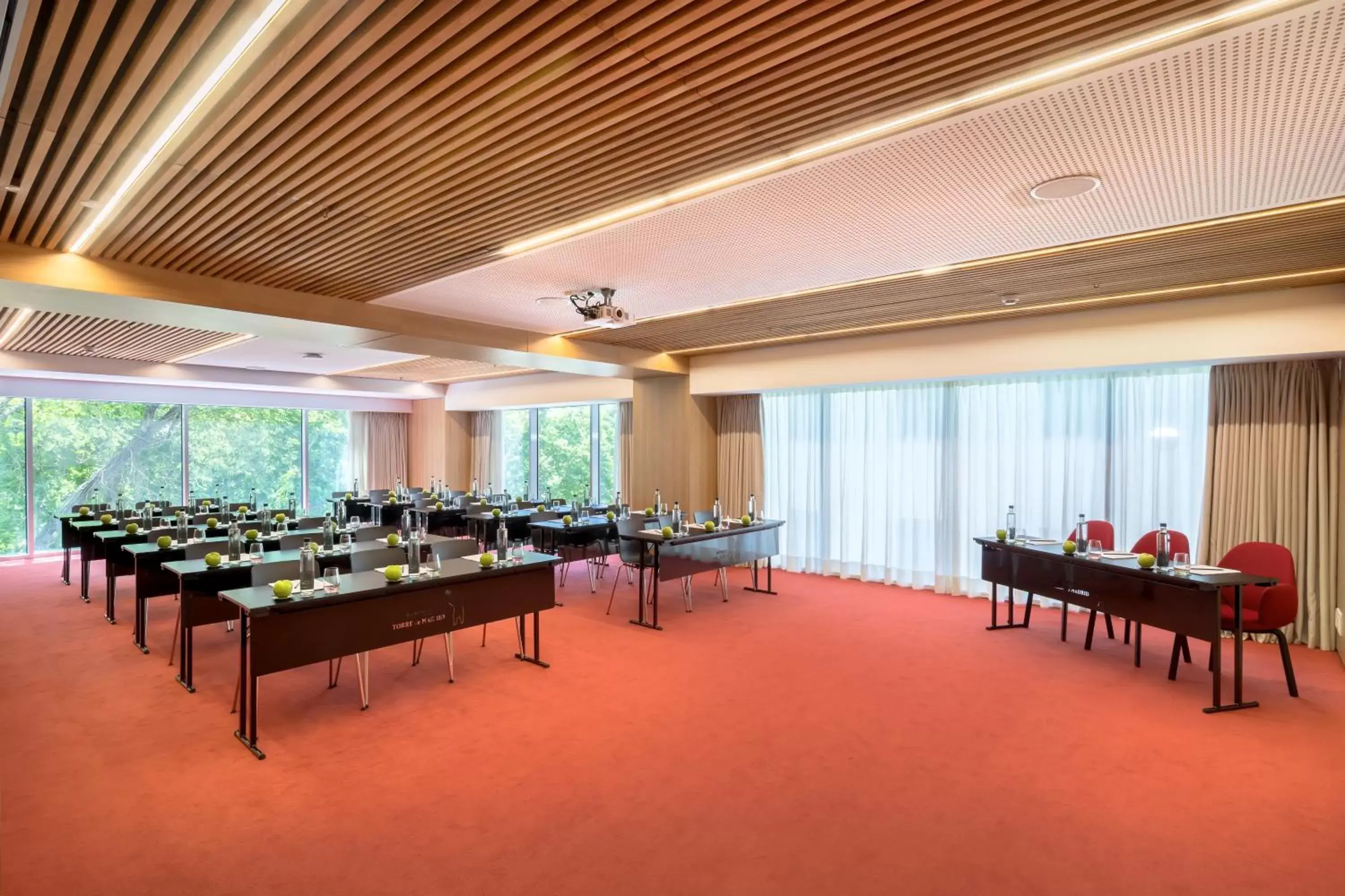 Meeting/conference room, Restaurant/Places to Eat in Barceló Torre de Madrid