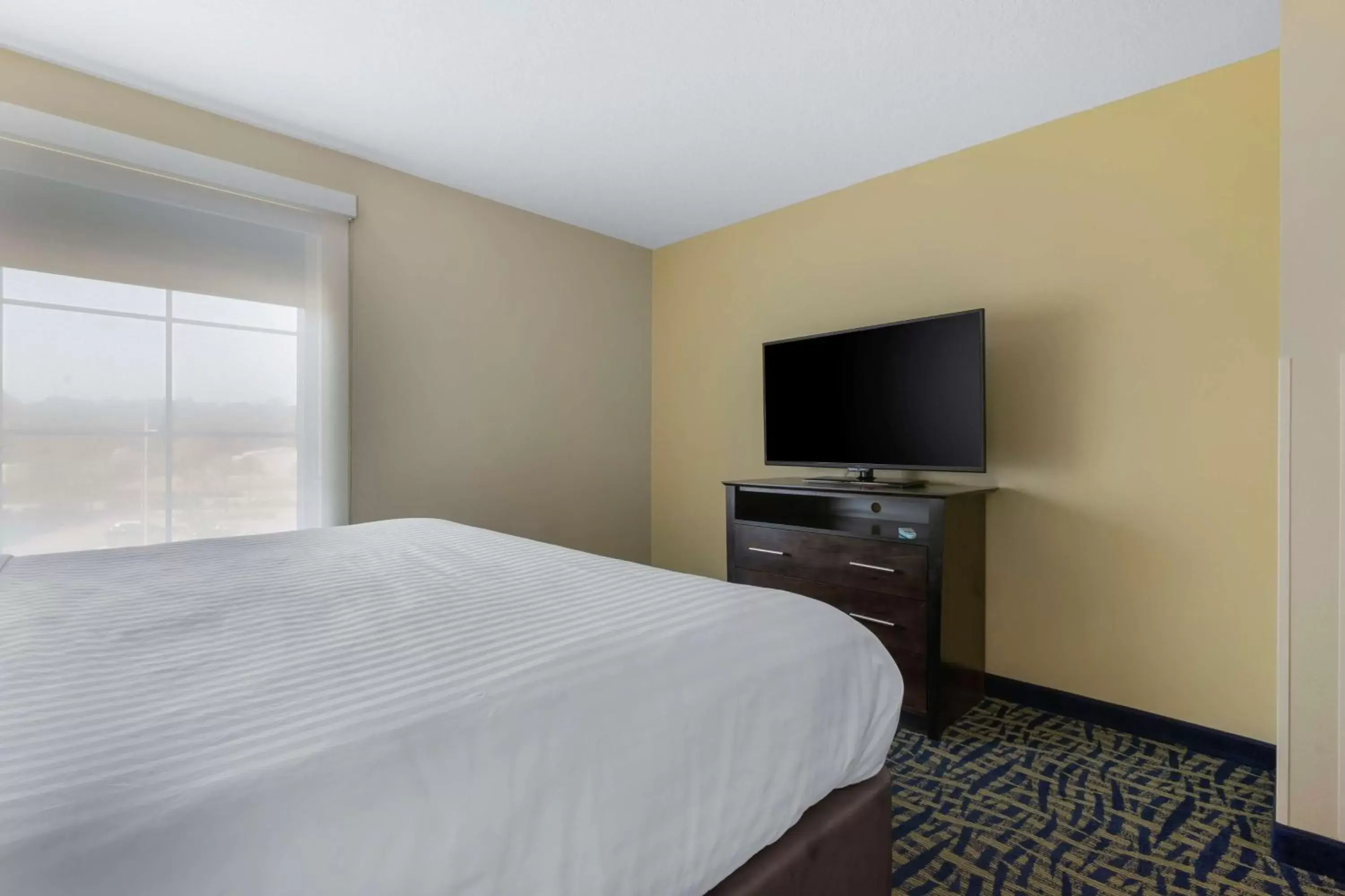 Bedroom, Bed in Best Western Plus Brunswick Inn & Suites