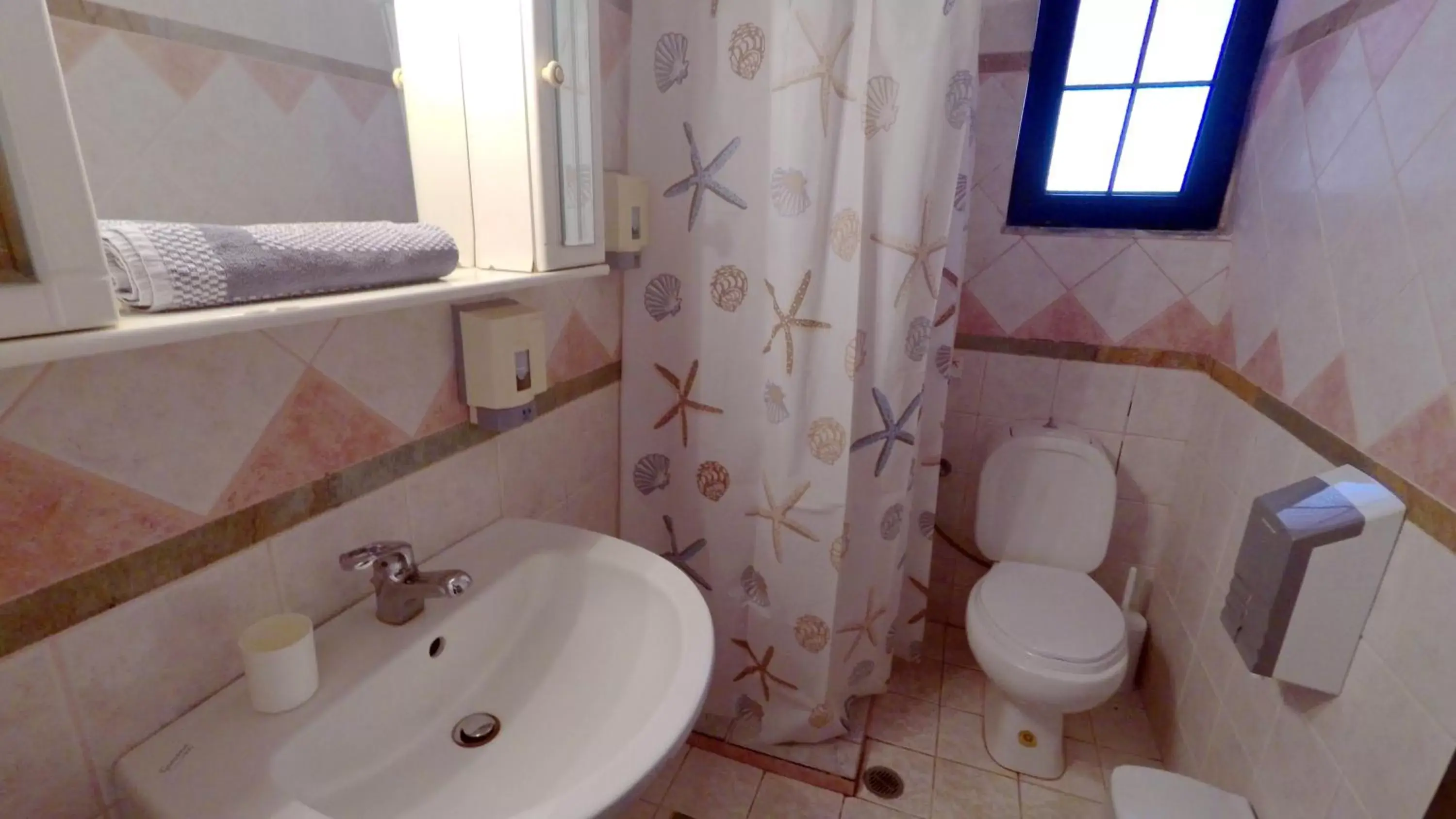Toilet, Bathroom in Hotel Zeus