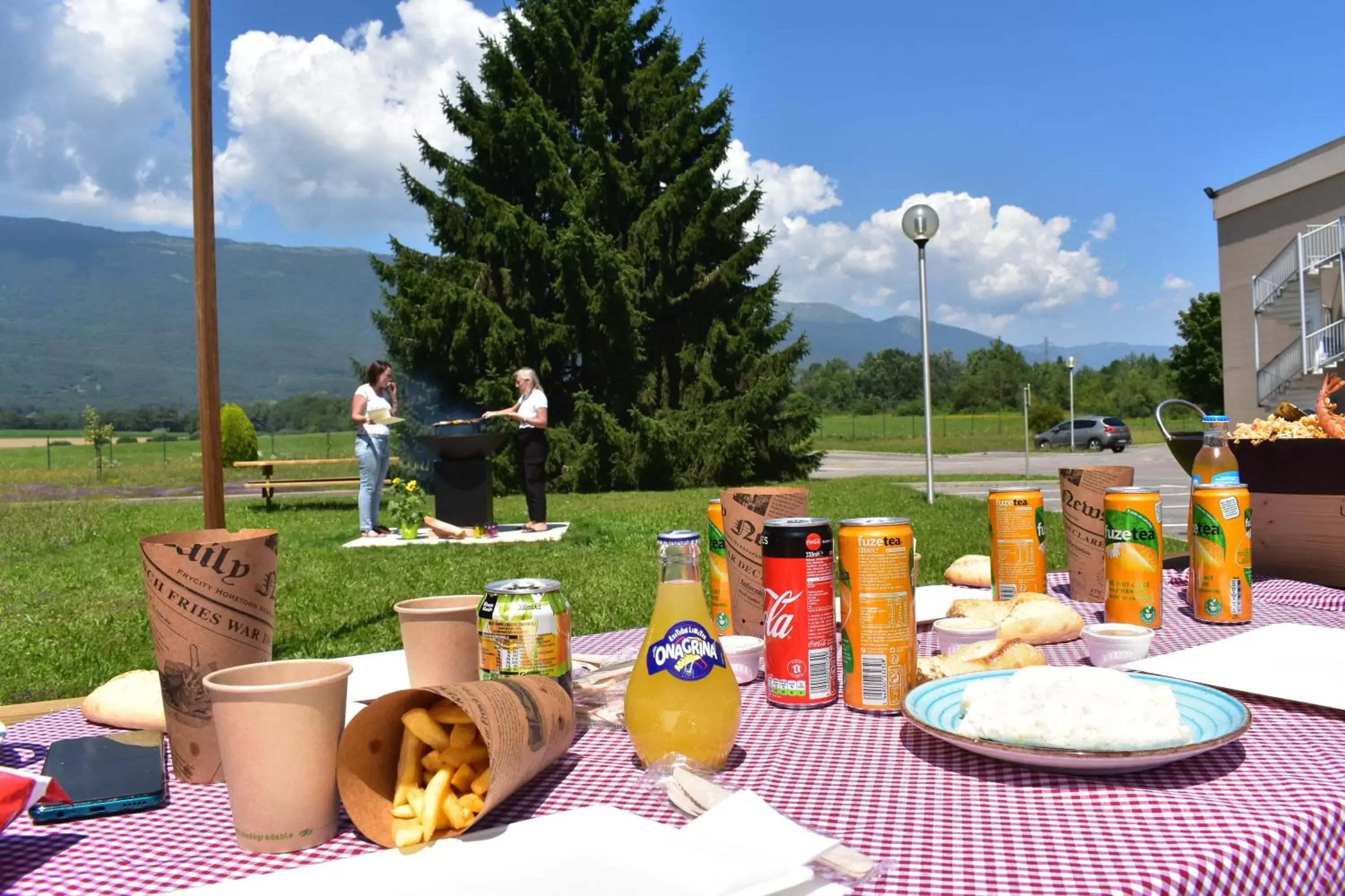 BBQ facilities in Aparthotel Adagio Geneve Saint Genis Pouilly