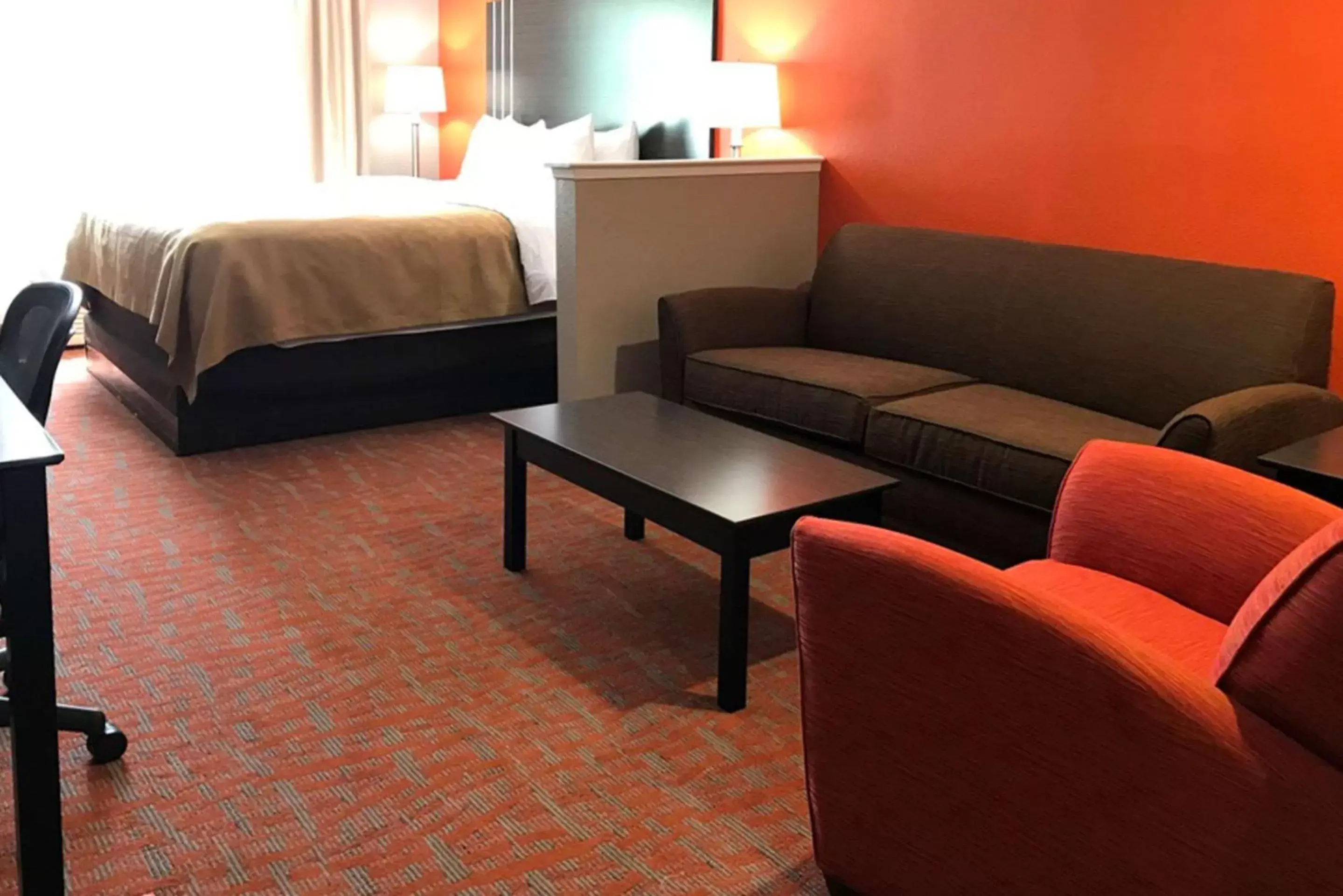 Photo of the whole room, Seating Area in Quality Inn & Suites Fresno Northwest