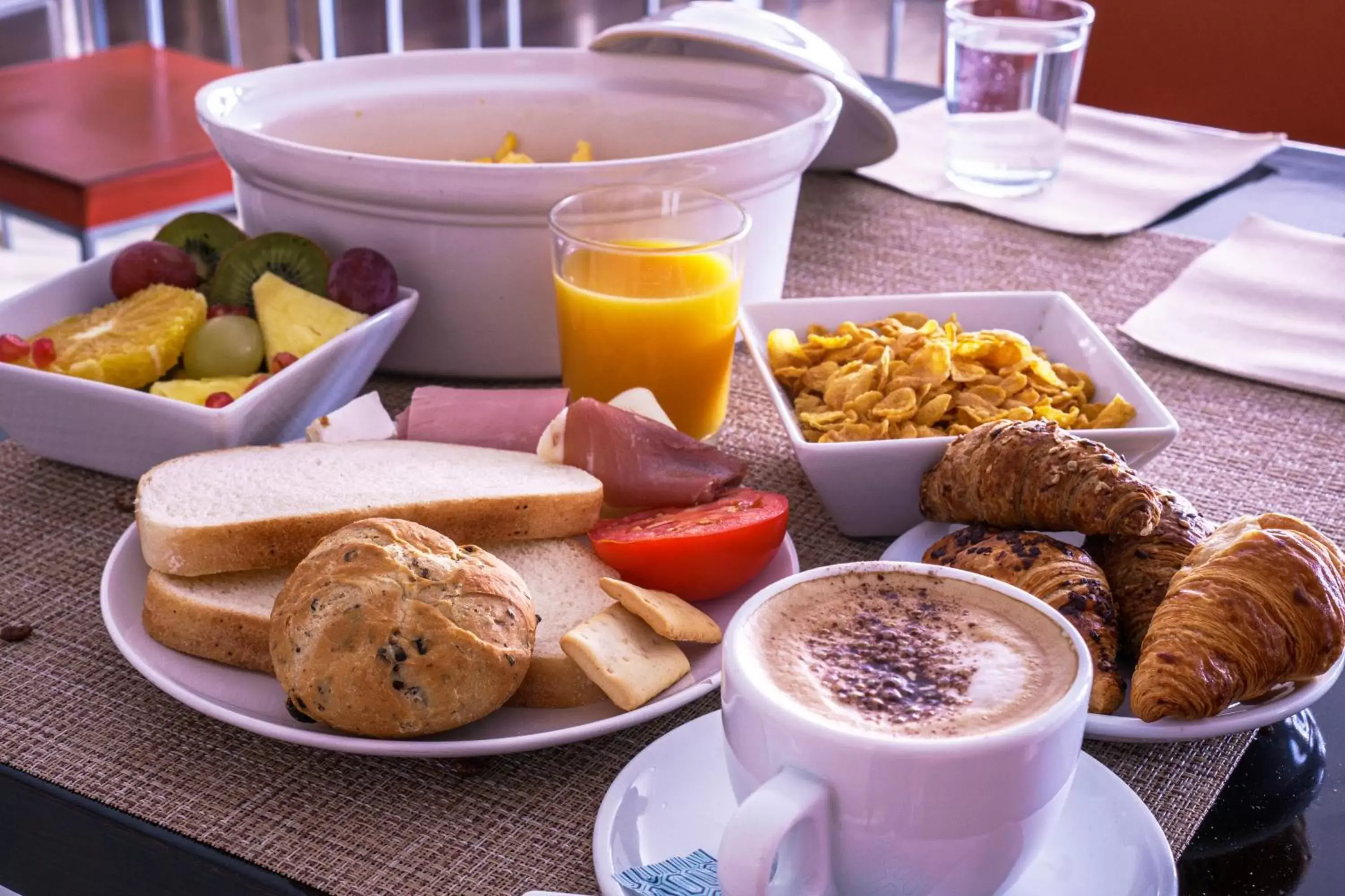 Breakfast in Hotel Madanis