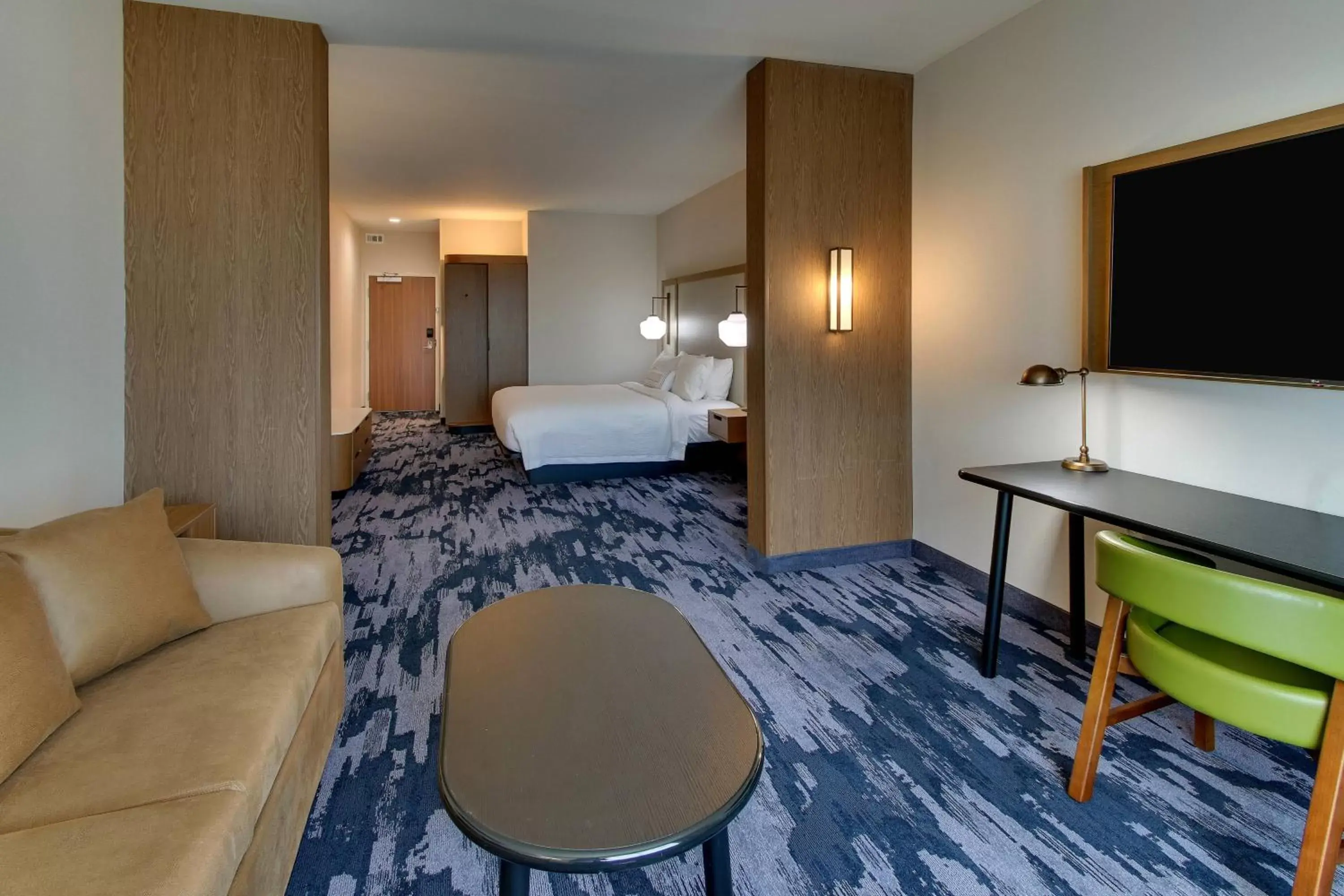 Living room, Bed in Fairfield Inn and Suites by Marriott Houston Brookhollow