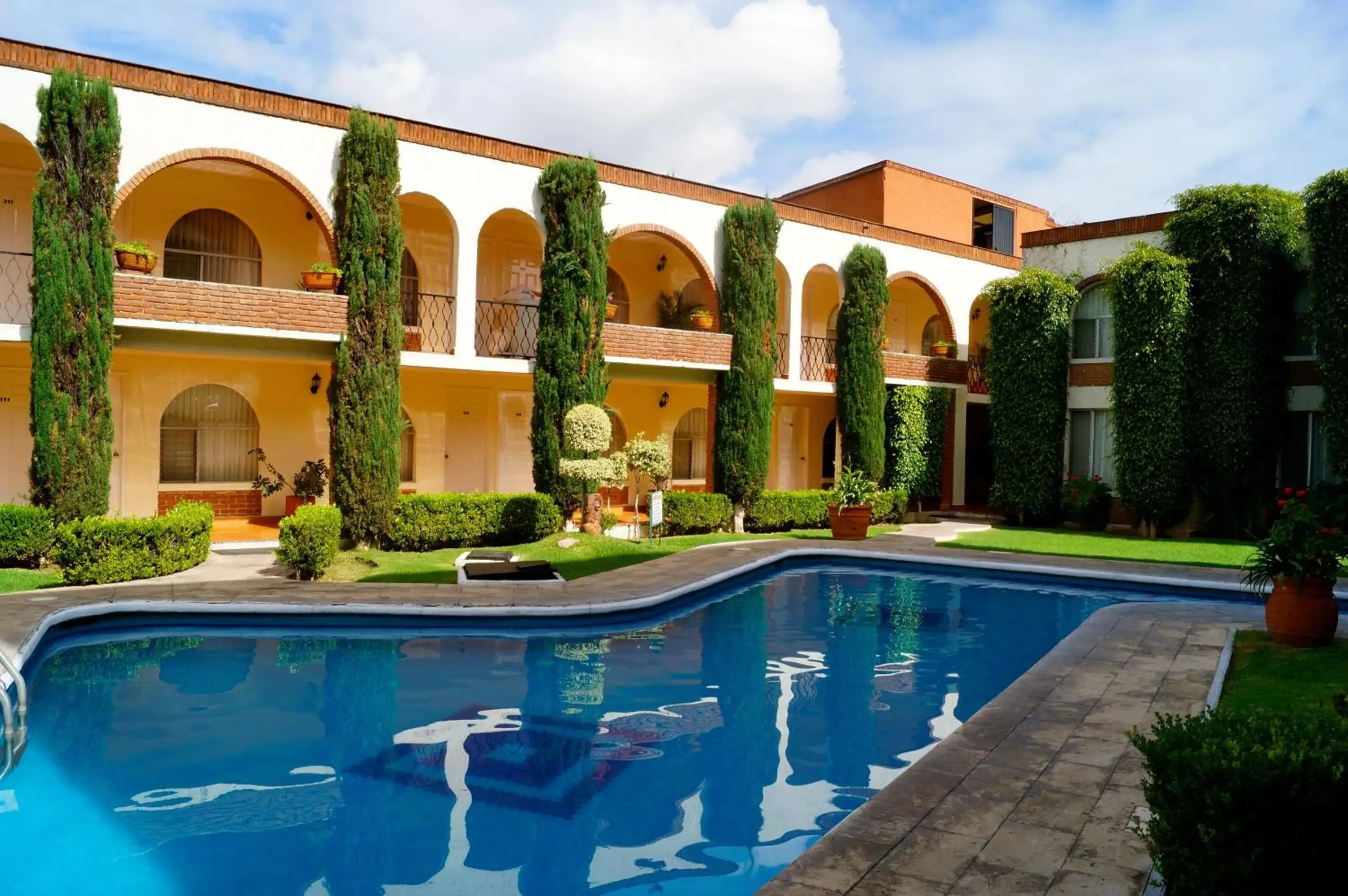 Pool view, Property Building in Hotel & Suites Villa del Sol