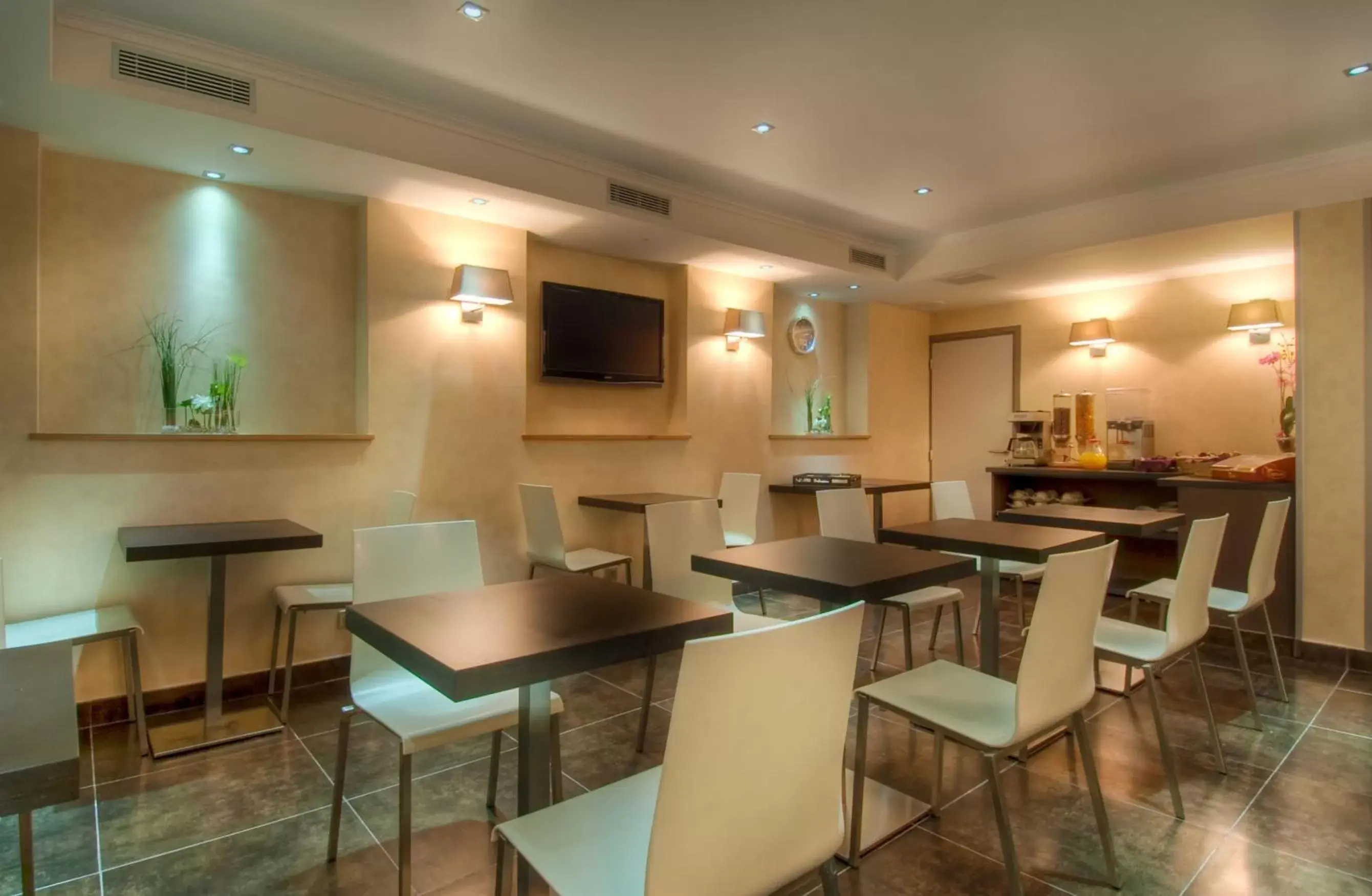 Restaurant/places to eat, Lounge/Bar in Hotel Claude Bernard Saint-Germain
