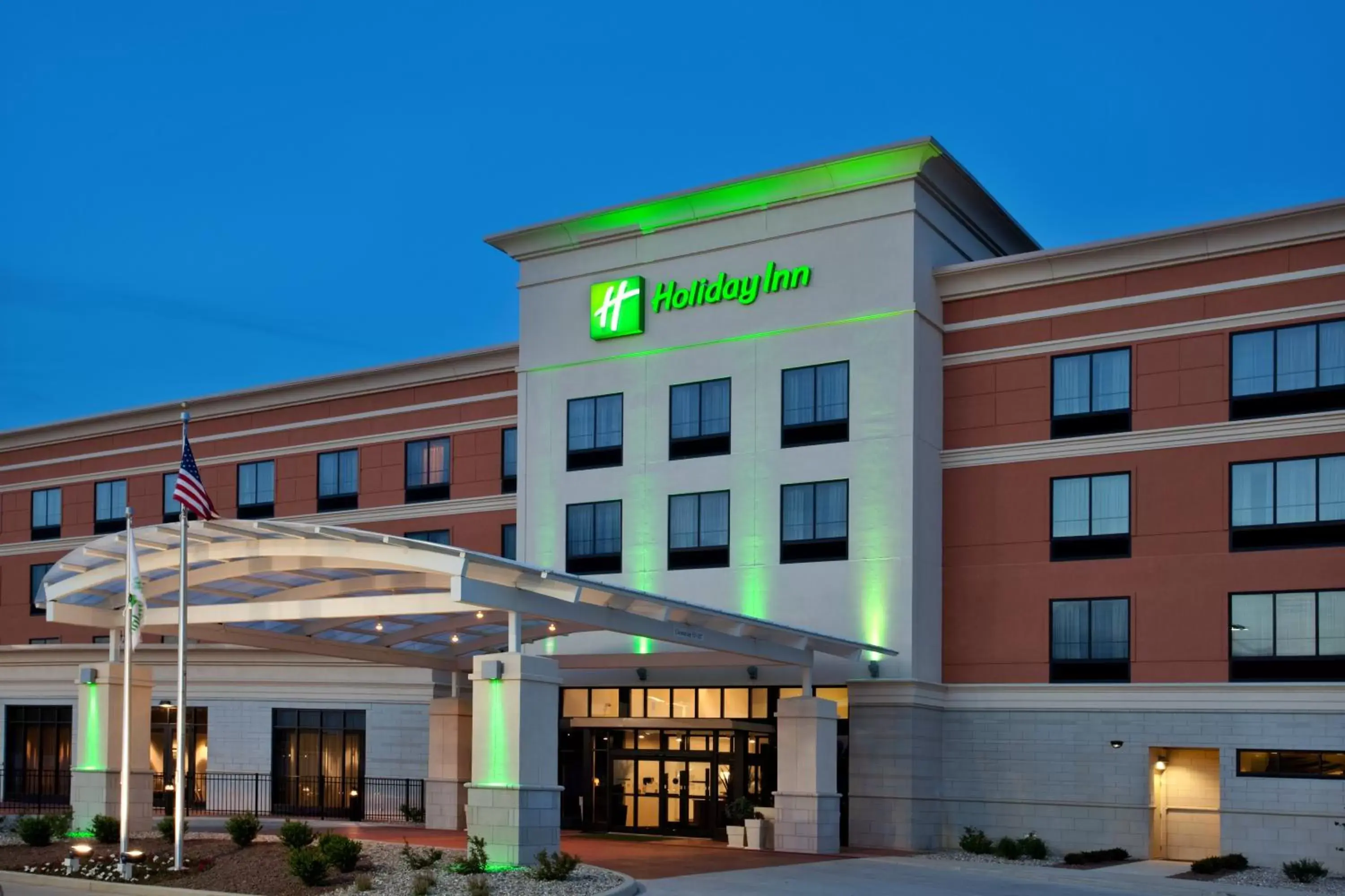 Property Building in Holiday Inn Saint Louis-Fairview Heights, an IHG Hotel
