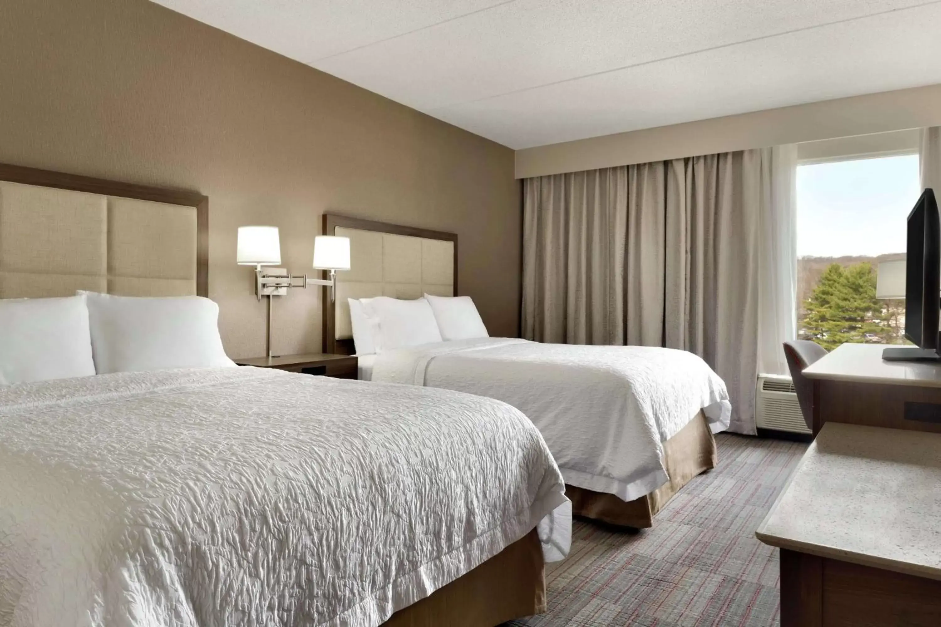 Bed in Hampton Inn Denville-Rockaway-Parsippany