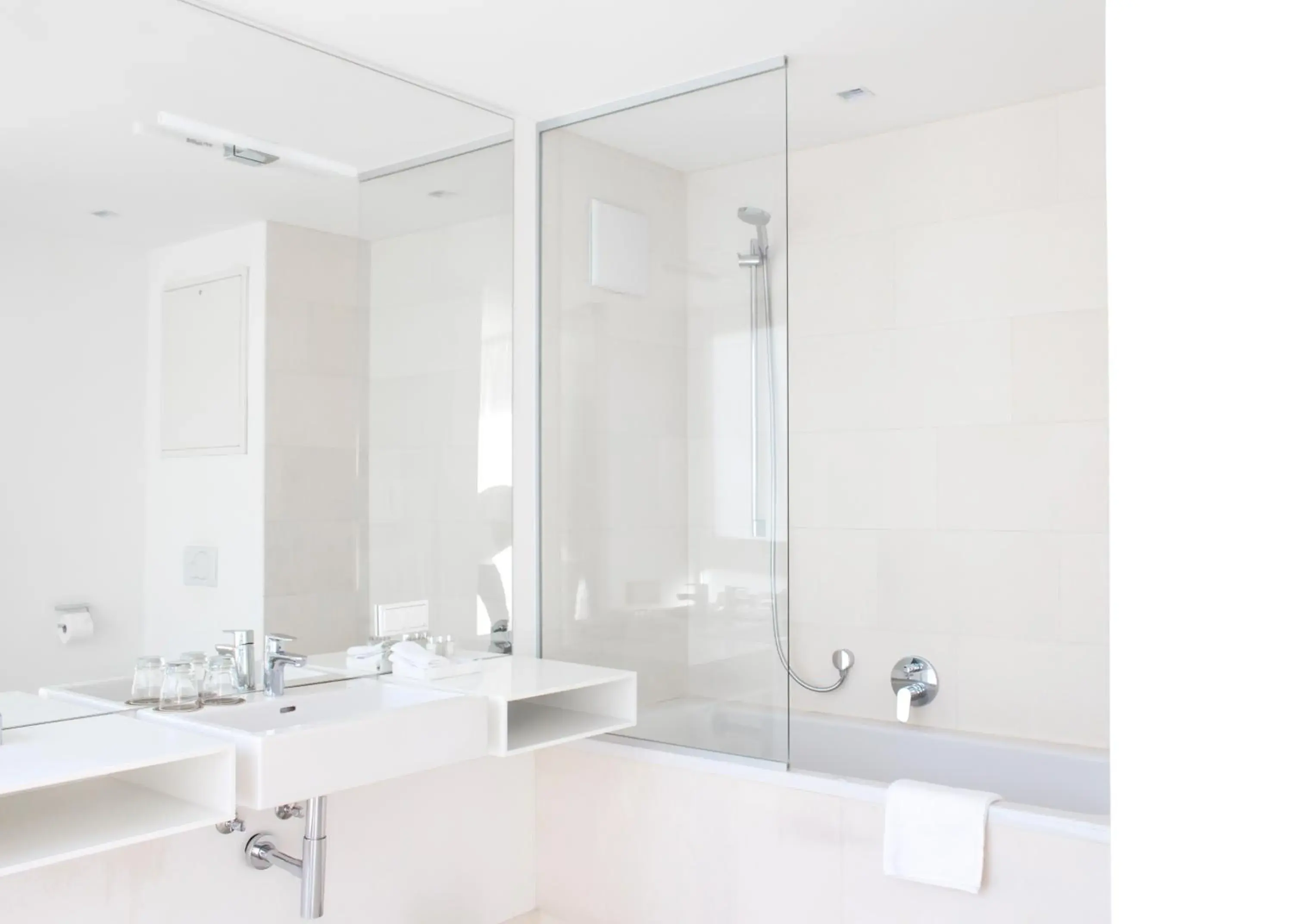 Shower, Bathroom in Schlossberghotel - Das Kunsthotel