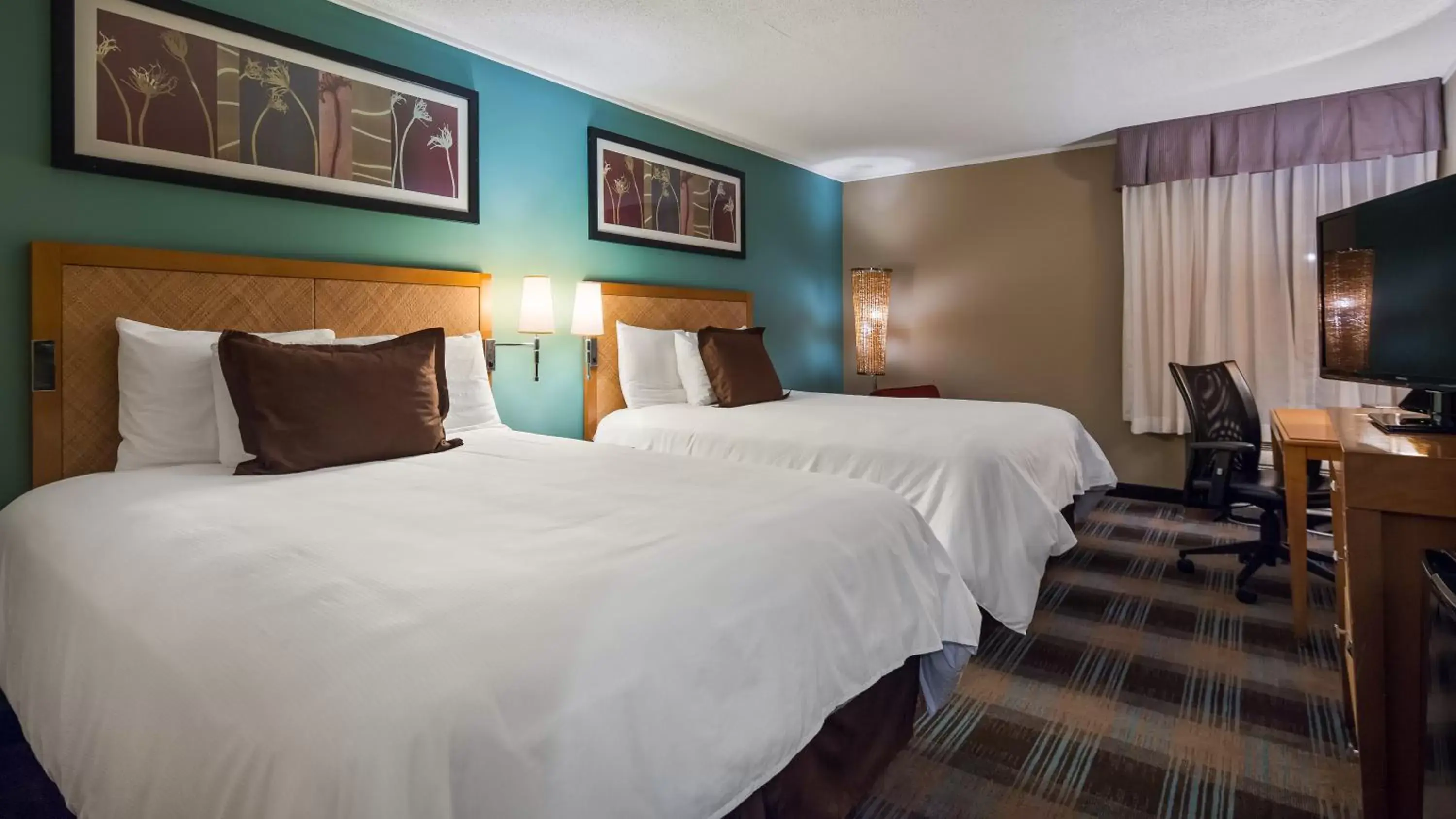 Bed in SureStay Plus Hotel by Best Western Jasper