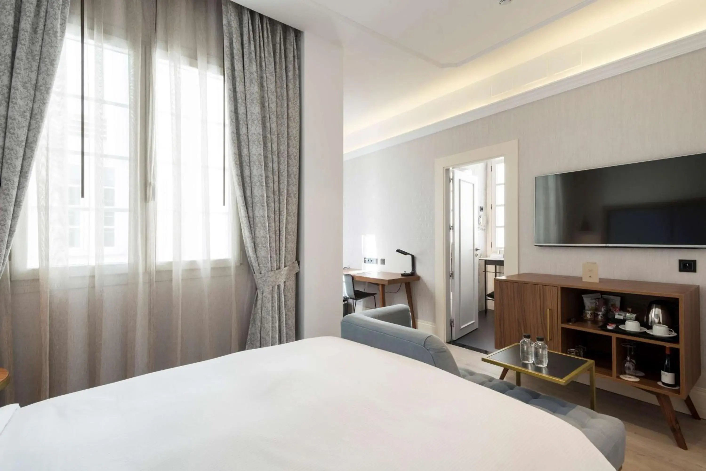 Bedroom, Bed in DoubleTree by Hilton Madrid-Prado