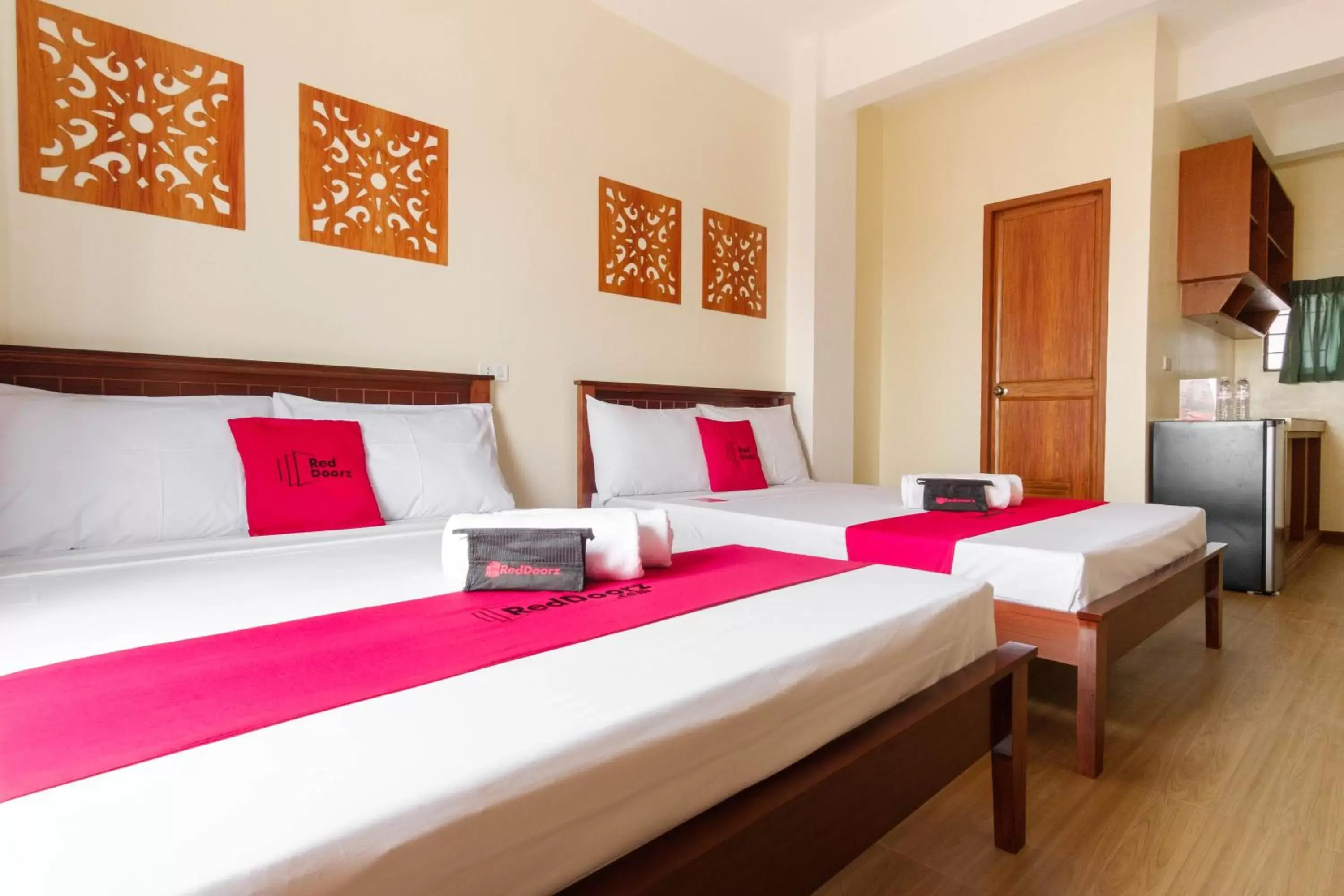 Photo of the whole room, Bed in RedDoorz Plus near Johnson and Johnson Paranaque Photo of the whole room, Bed in RedDoorz Plus near Johnson and Johnson Paranaque